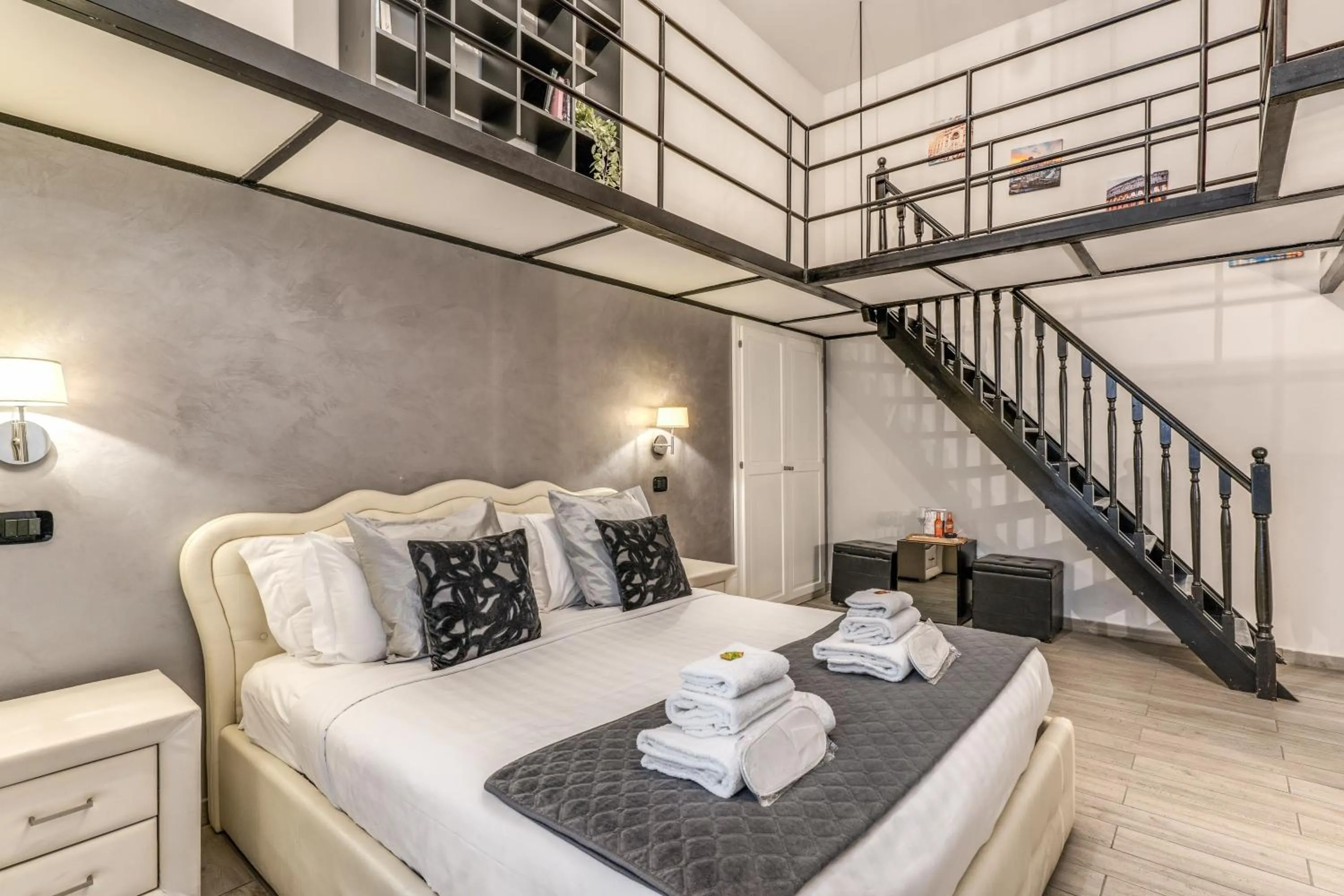 Bed in Operà Suites Pinciana