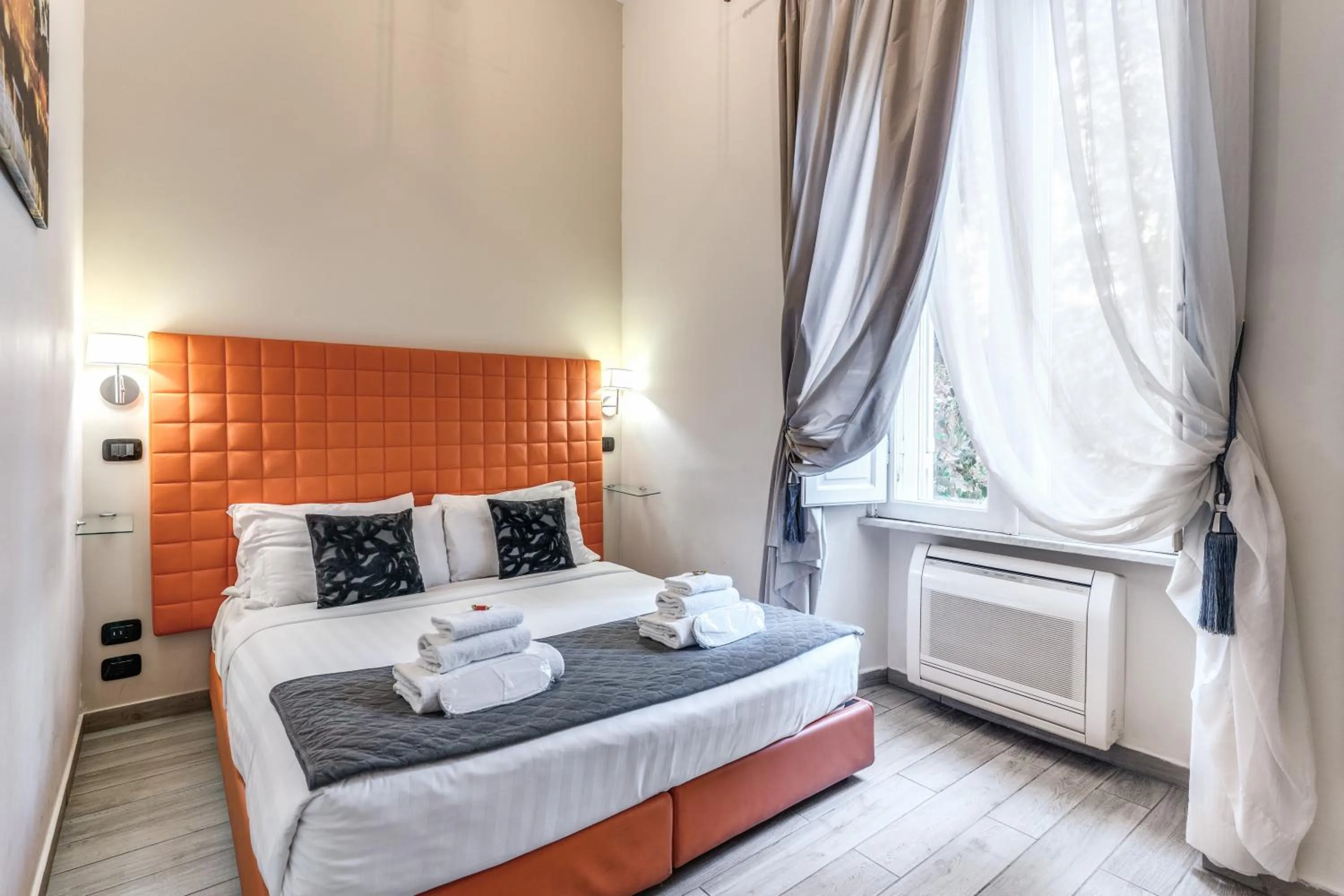 Bed in Operà Suites Pinciana