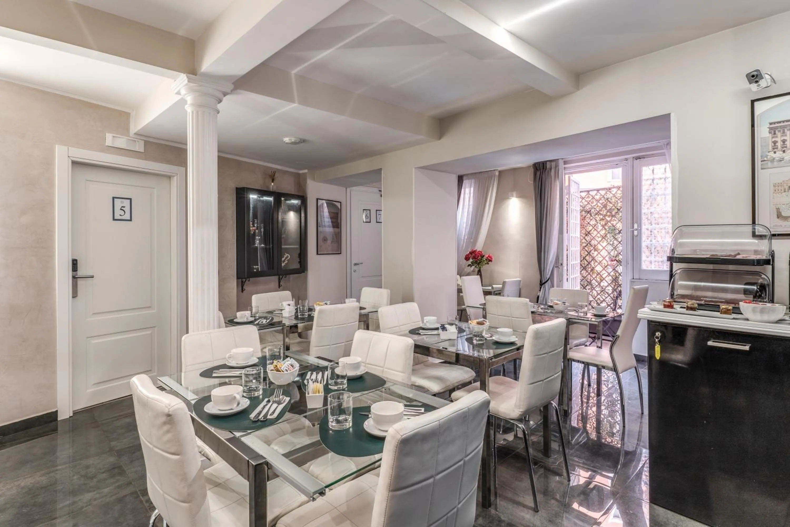 Breakfast in Operà Suites Pinciana