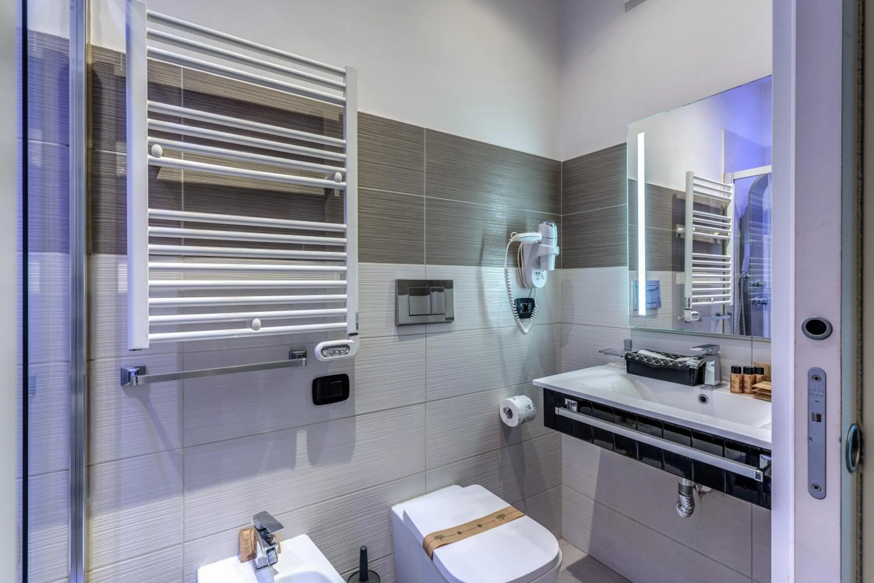 Bathroom in Operà Suites Pinciana