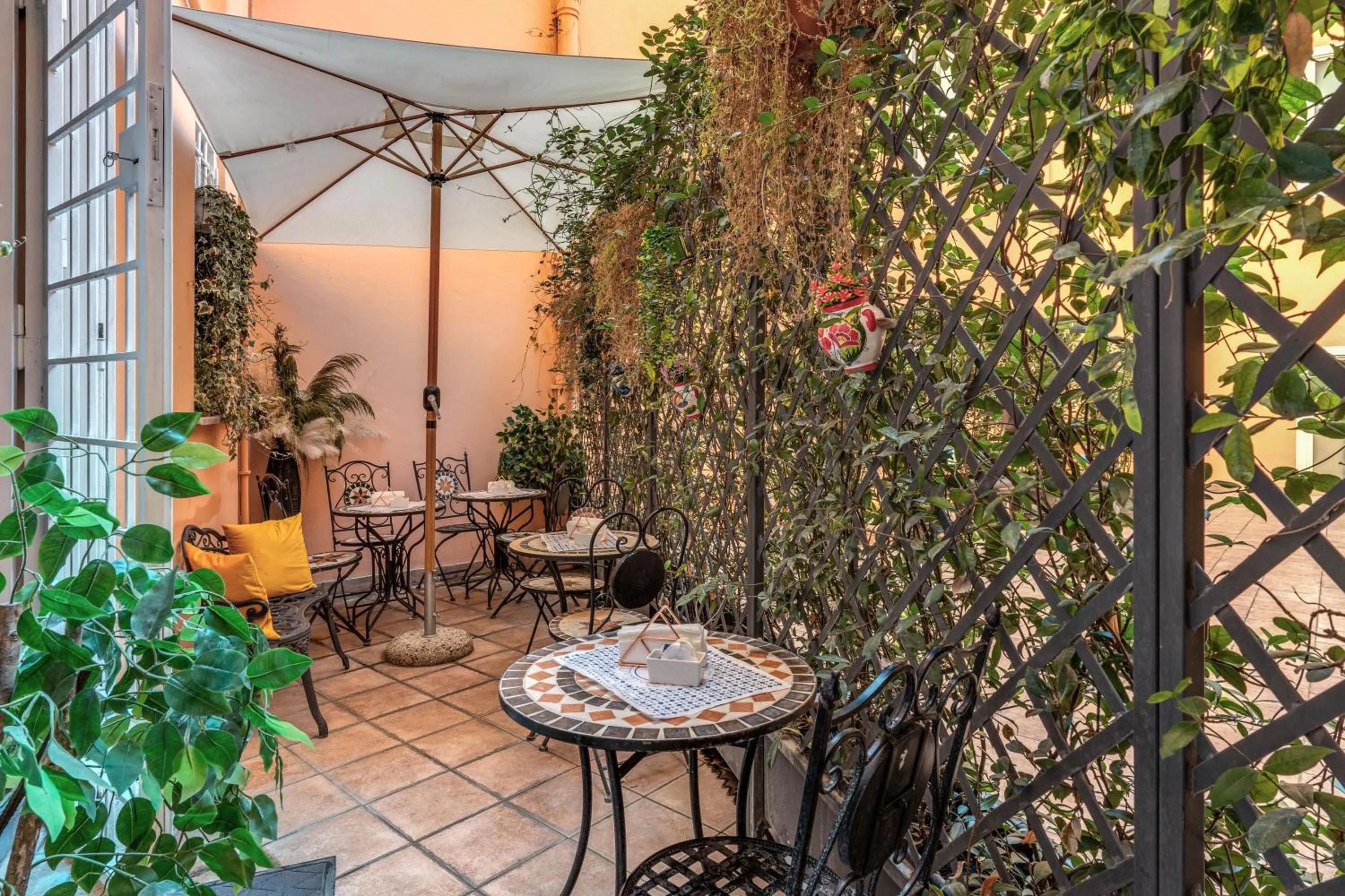 Balcony/Terrace in Operà Suites Pinciana