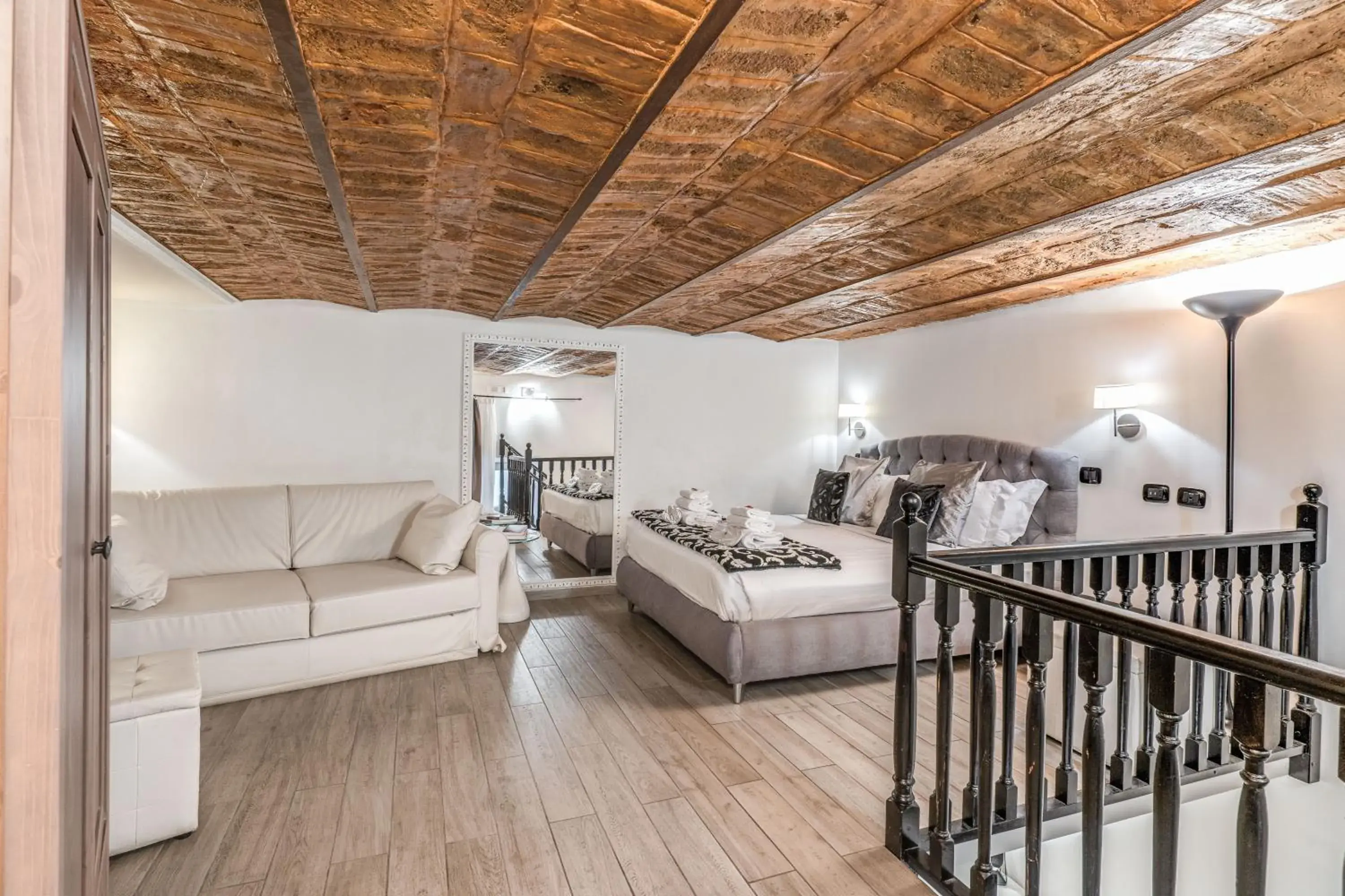 Photo of the whole room, Bed in Operà Suites Pinciana Photo of the whole room, Bed in Operà Suites Pinciana