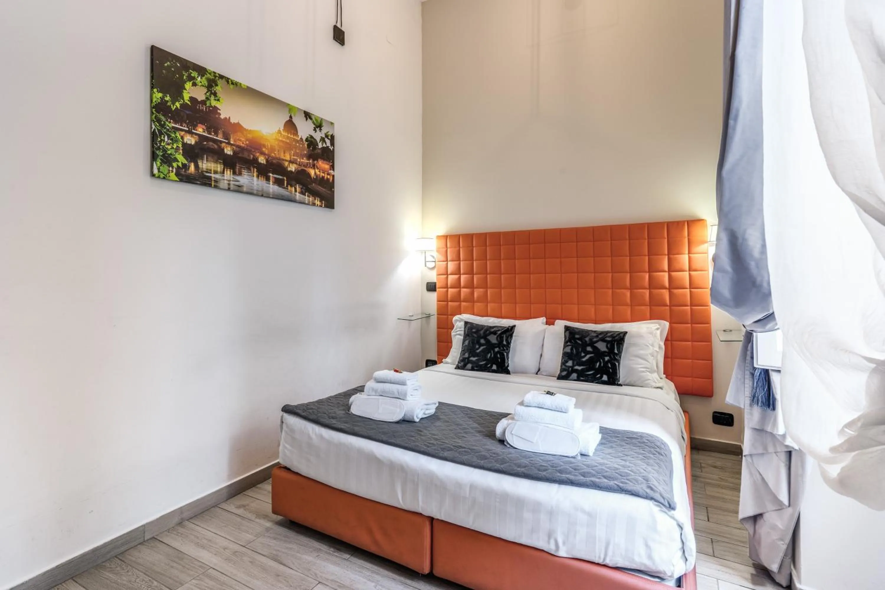 Bed in Operà Suites Pinciana