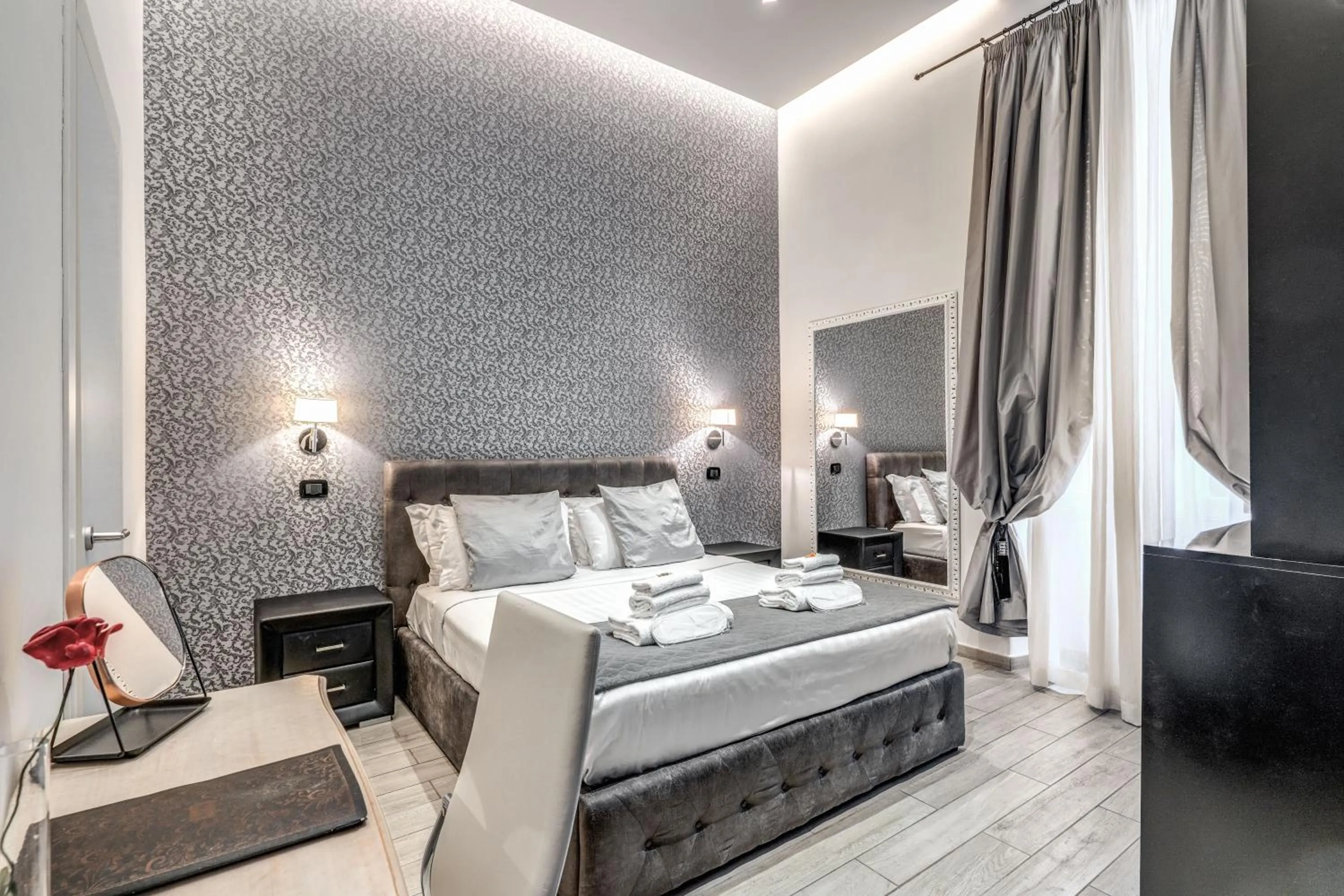 Bed in Operà Suites Pinciana