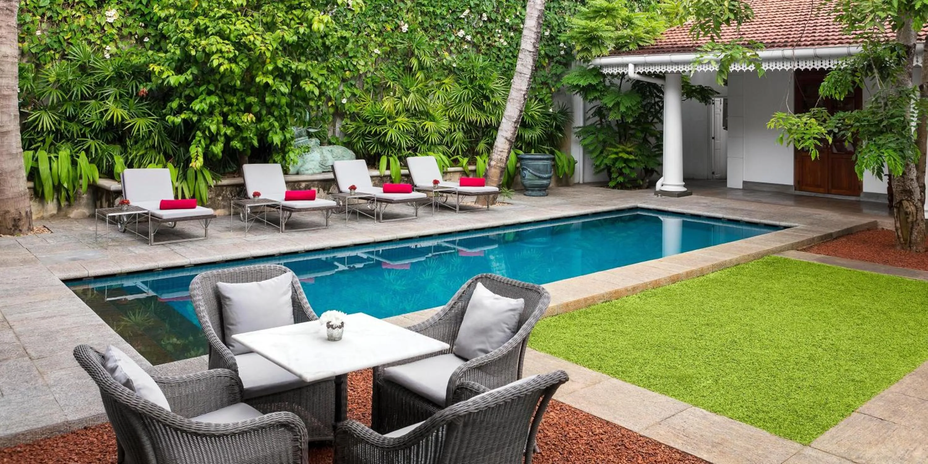 Pool view in Maniumpathy Hotel