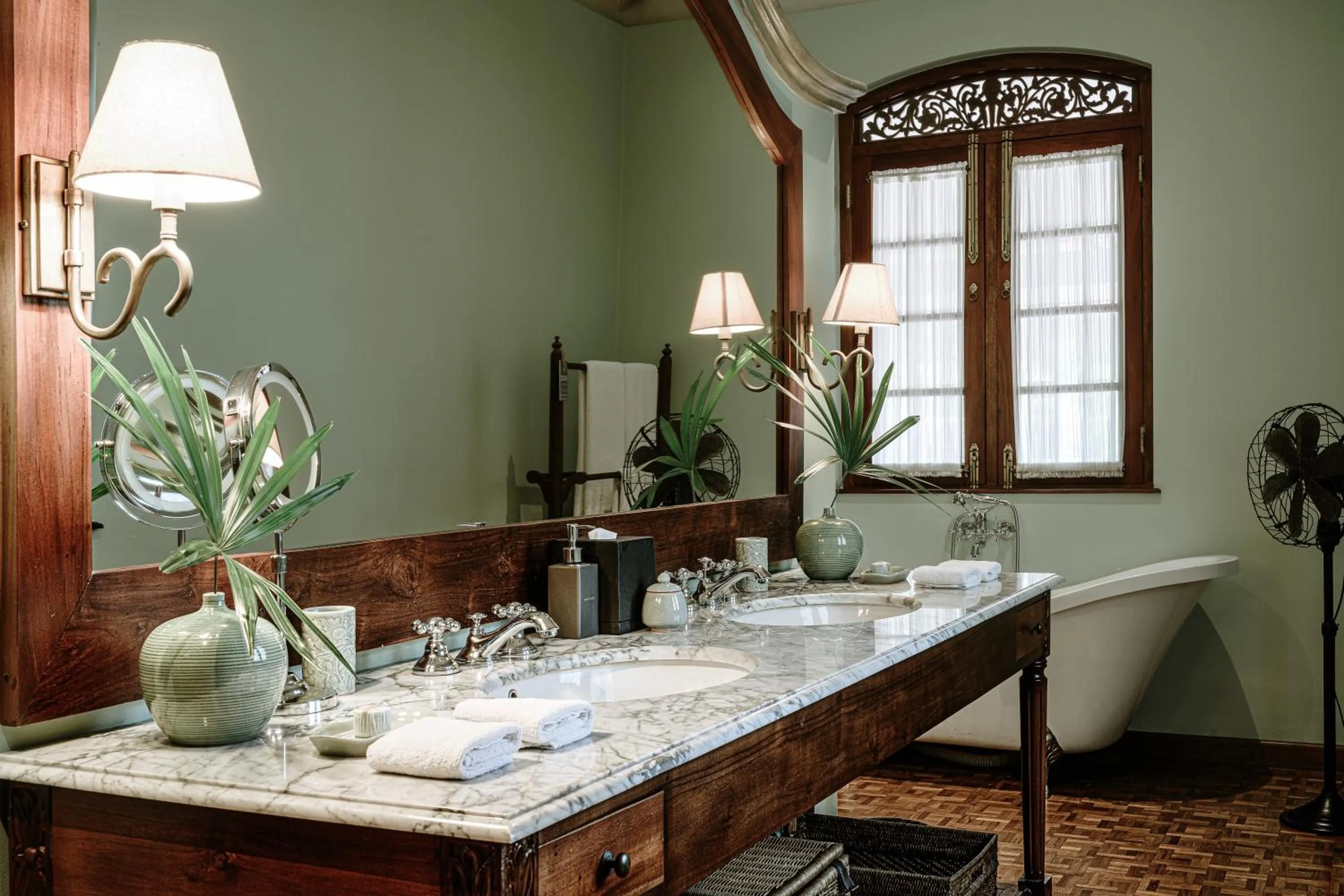Bathroom in Maniumpathy Hotel