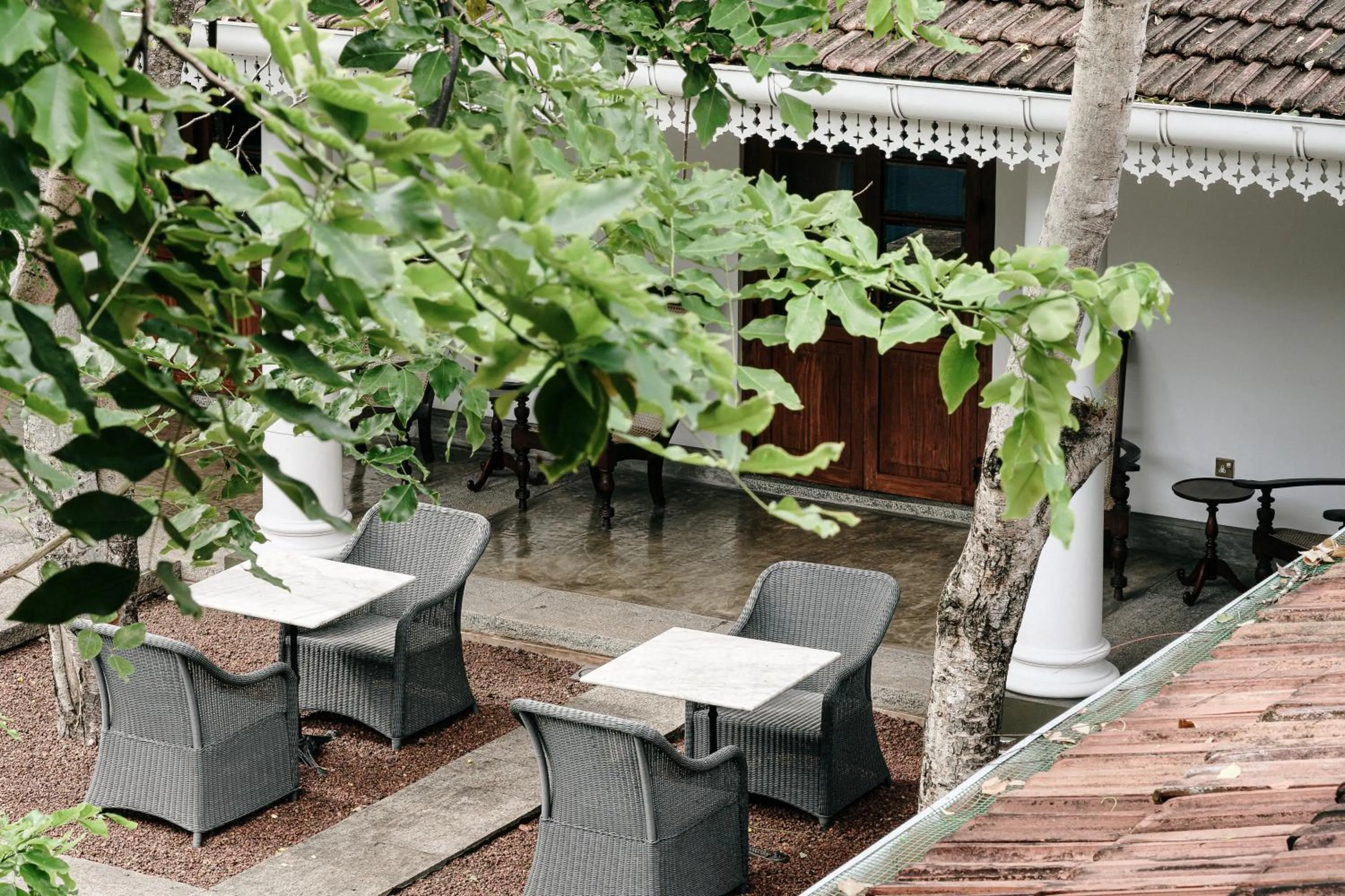 Seating area in Maniumpathy Hotel