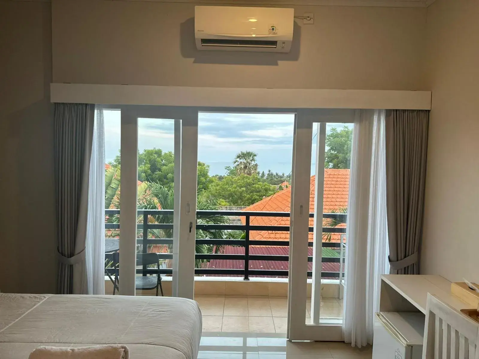 Bed in Ocean Villa Dive Resort - Tulamben Bed in Ocean Villa Dive Resort - Tulamben