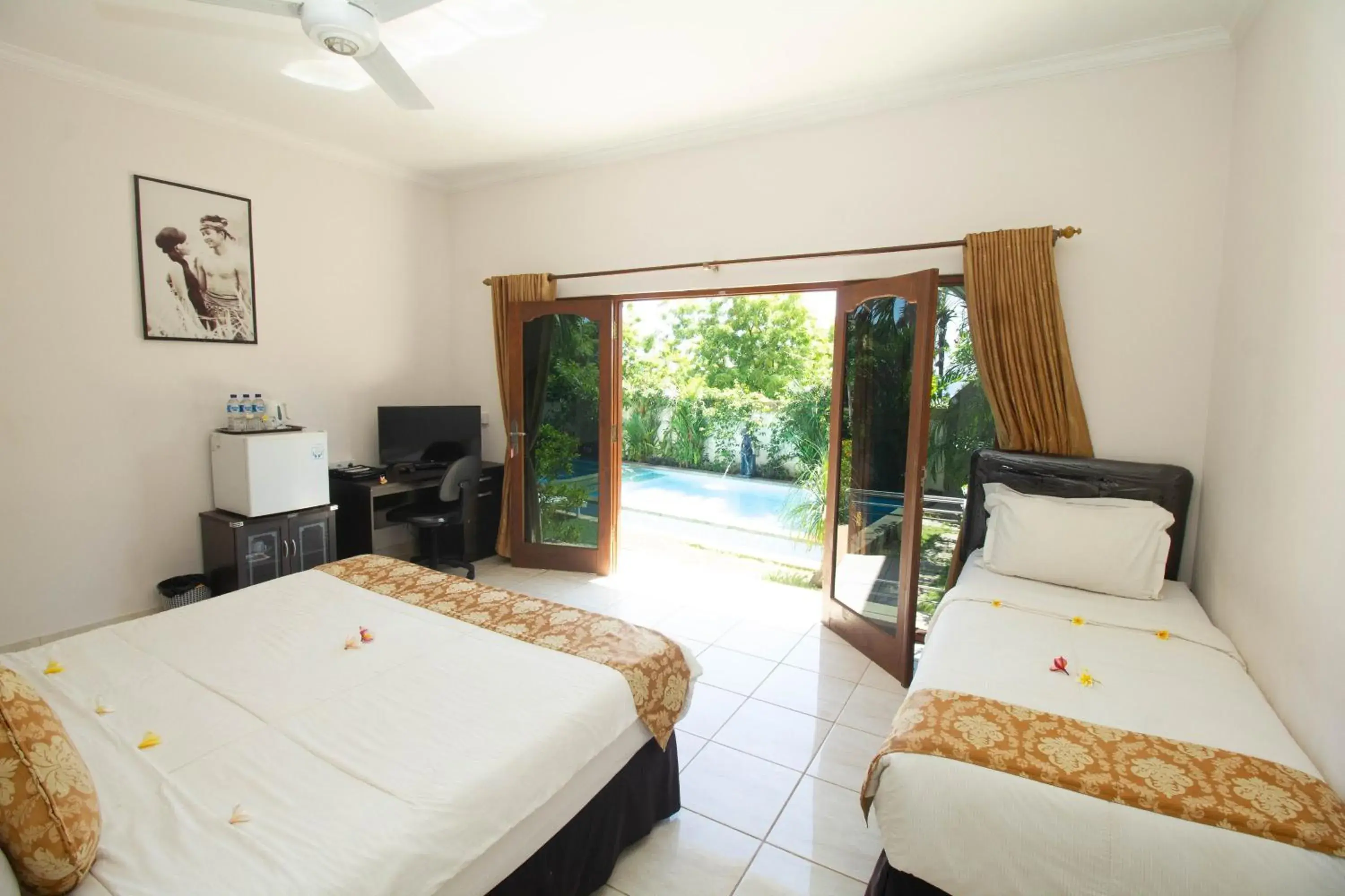 Bed in Ocean Villa Dive Resort - Tulamben Bed in Ocean Villa Dive Resort - Tulamben