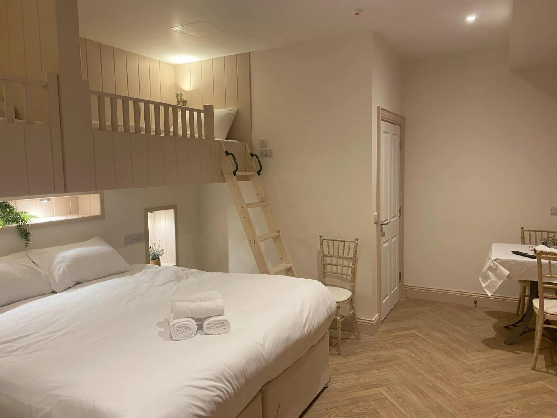 Bed in Walsh's Hotel and Apartments