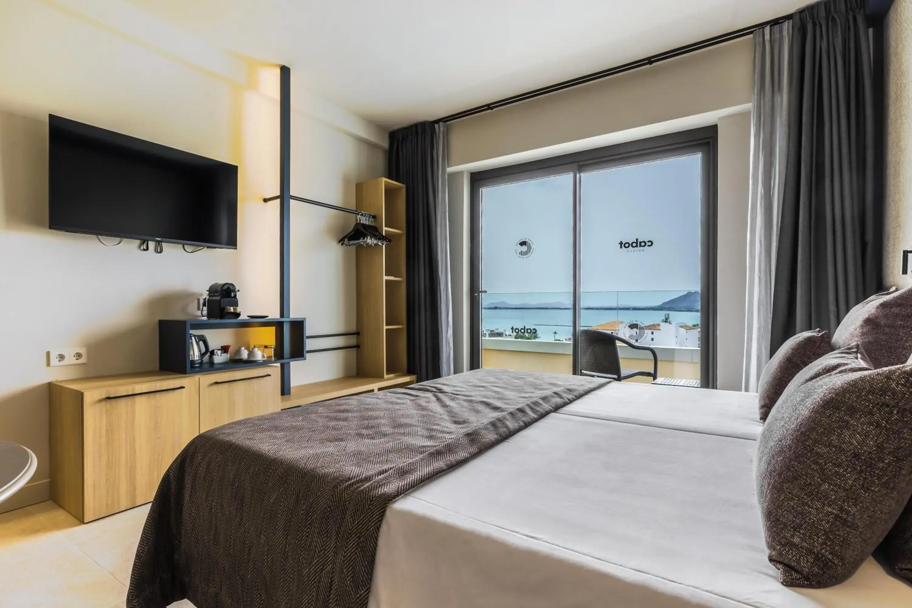 Photo of the whole room, Bed in Cabot Pollensa Park Spa Photo of the whole room, Bed in Cabot Pollensa Park Spa