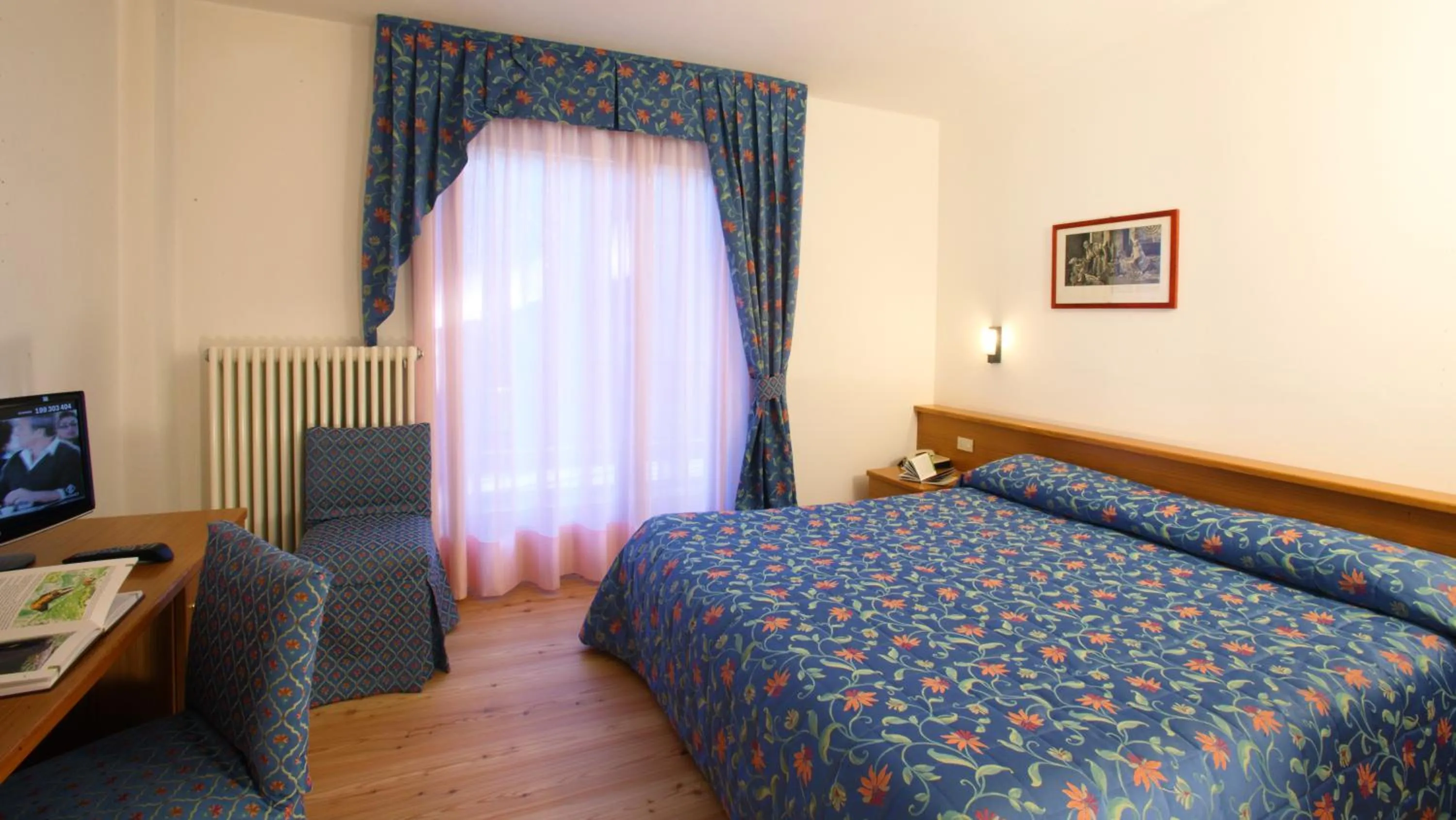 Photo of the whole room, Bed in Garni Lago Nembia