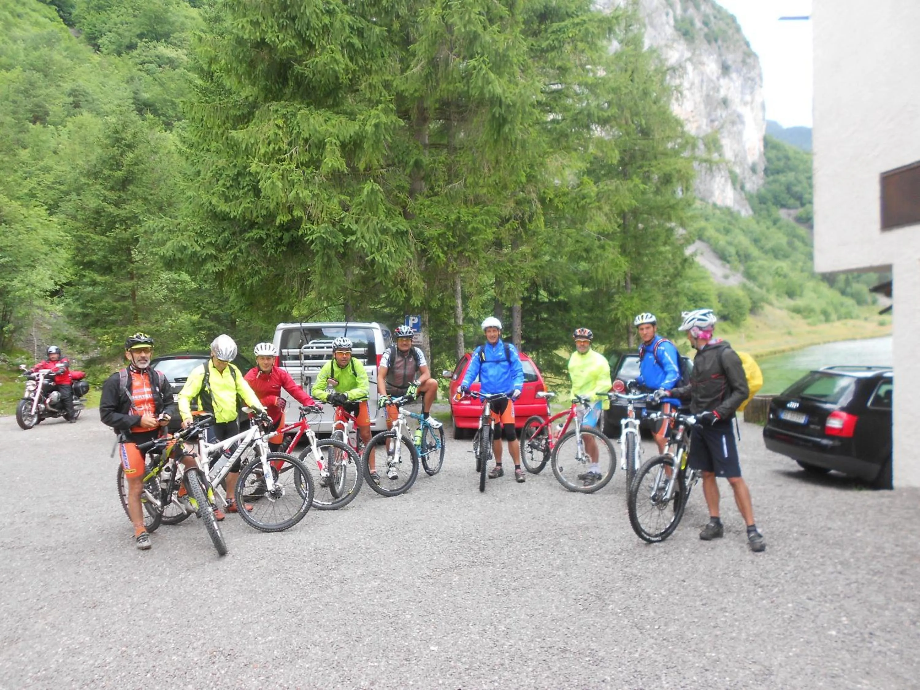 Hiking in Garni Lago Nembia