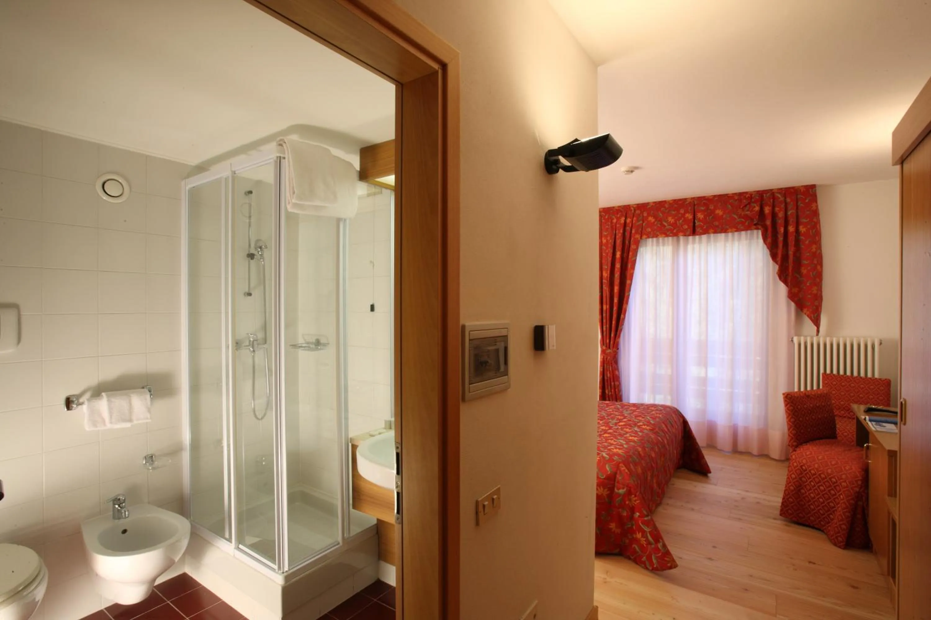 Toilet, Bed in Garni Lago Nembia