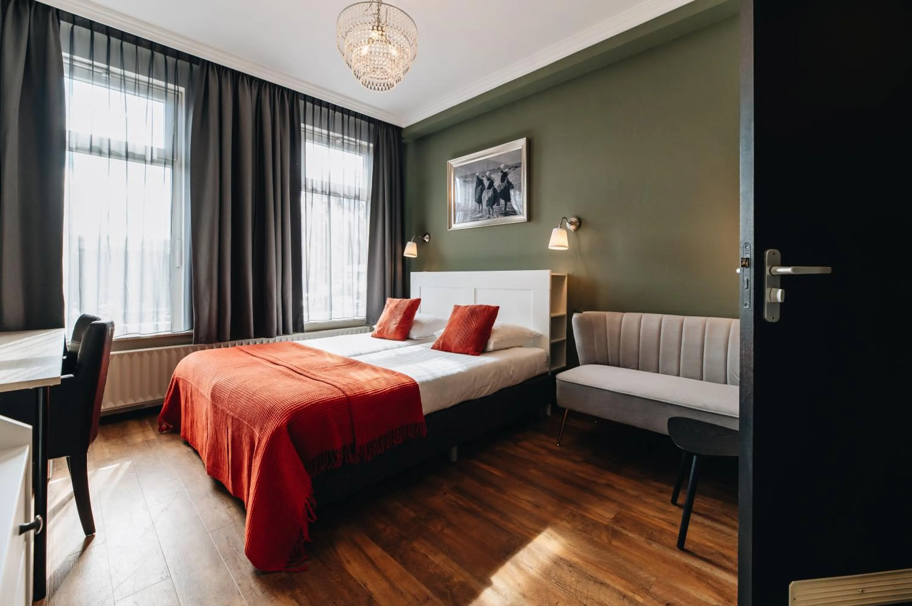 Photo of the whole room, Bed in Hotel Renesse