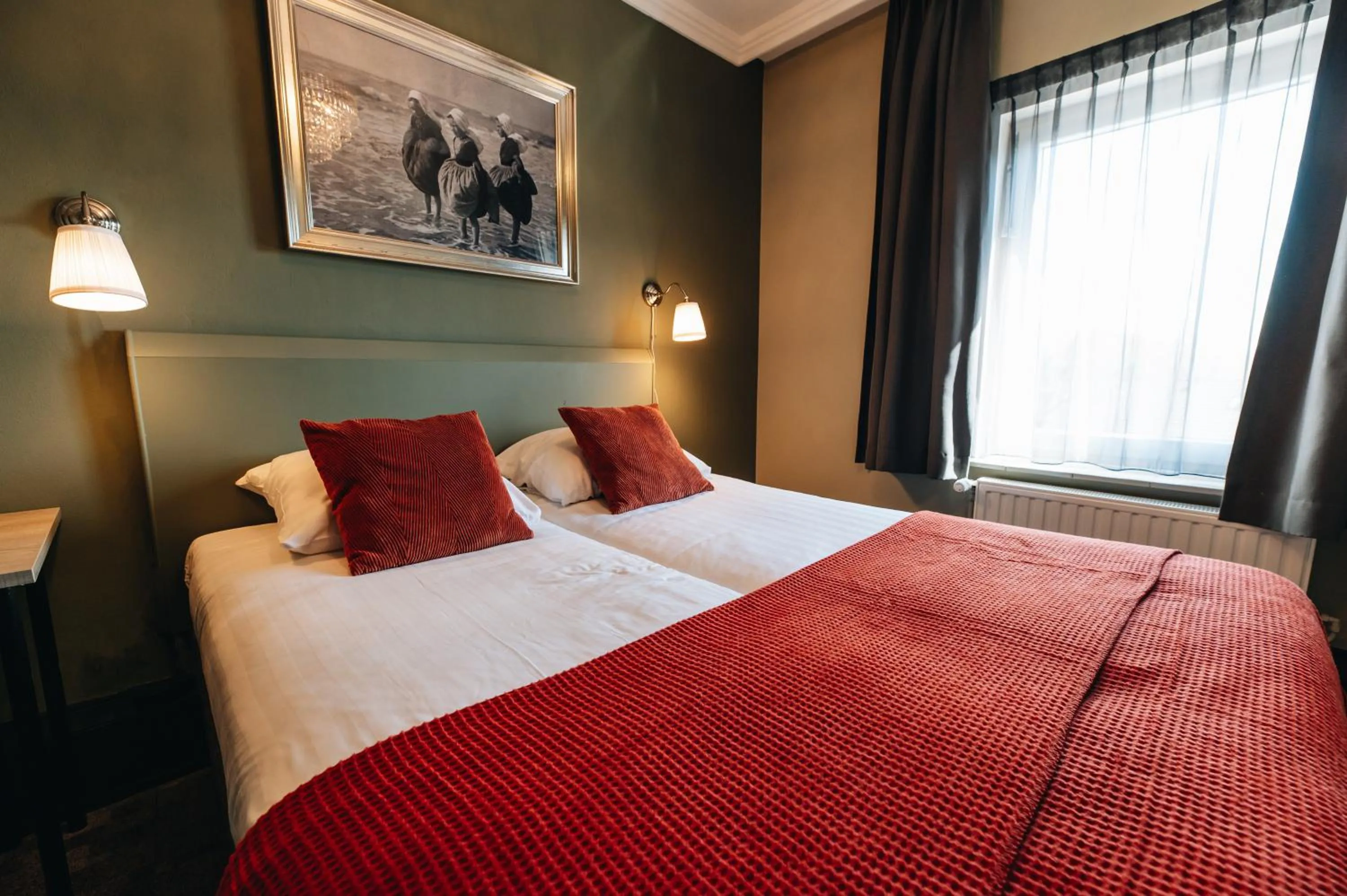 Photo of the whole room, Bed in Hotel Renesse