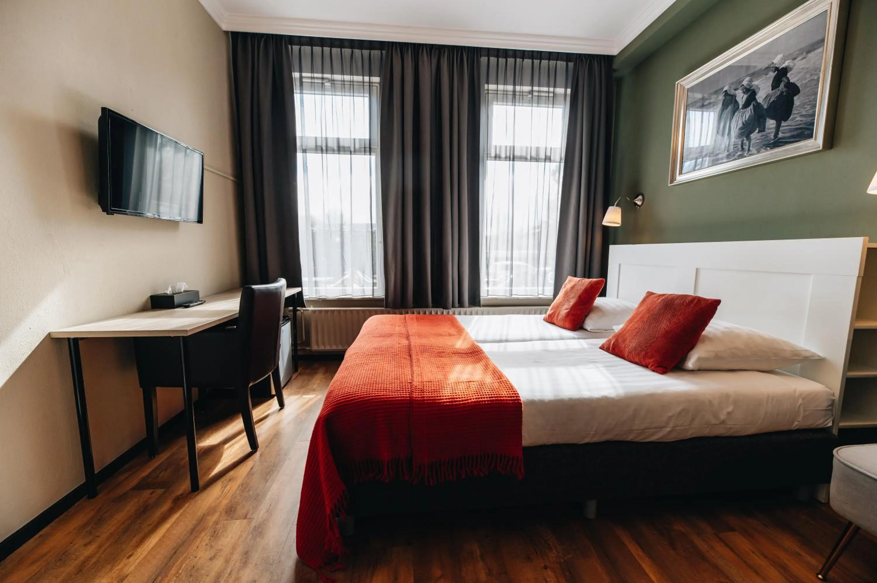 Photo of the whole room, Bed in Hotel Renesse