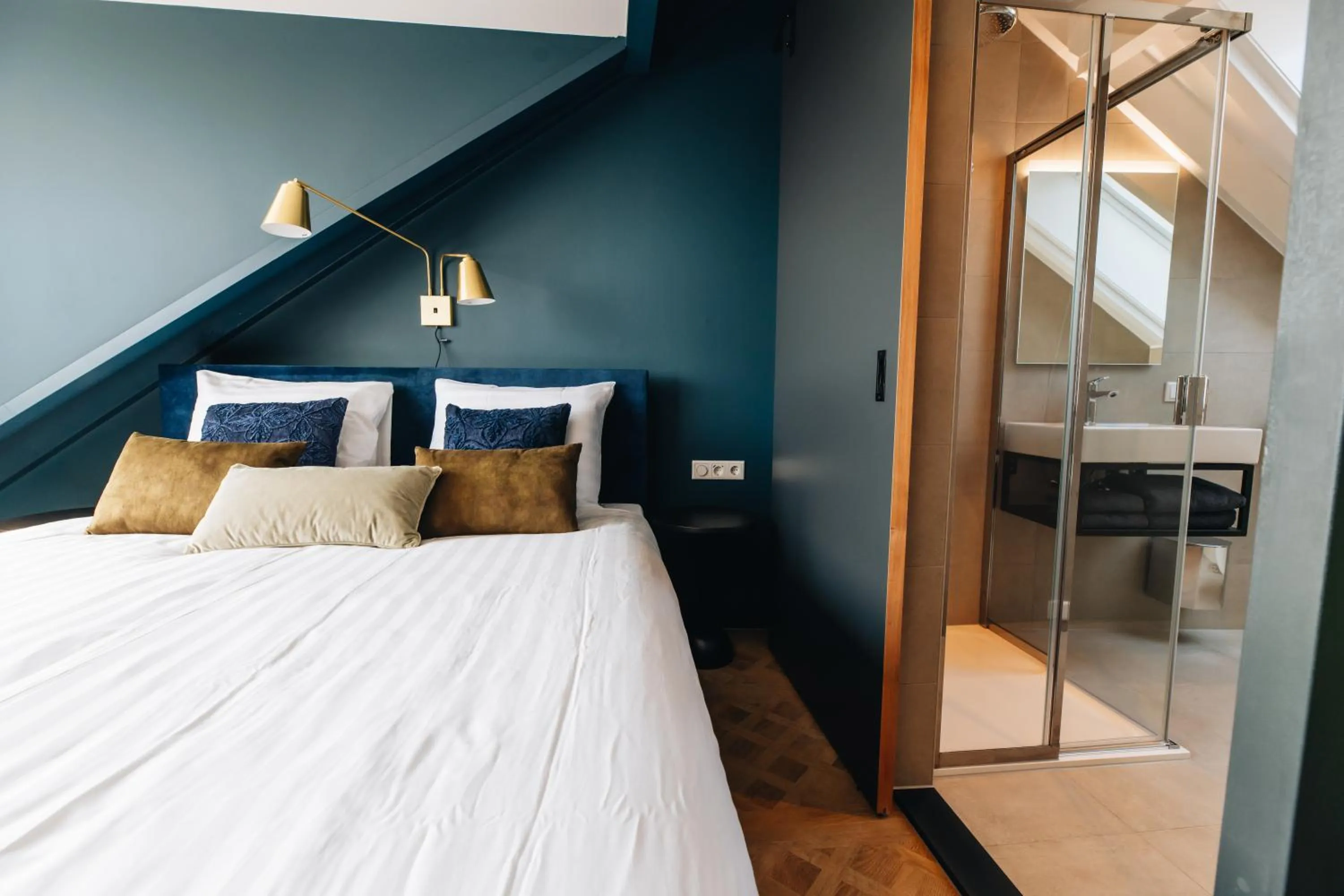 Photo of the whole room, Bed in Hotel Renesse