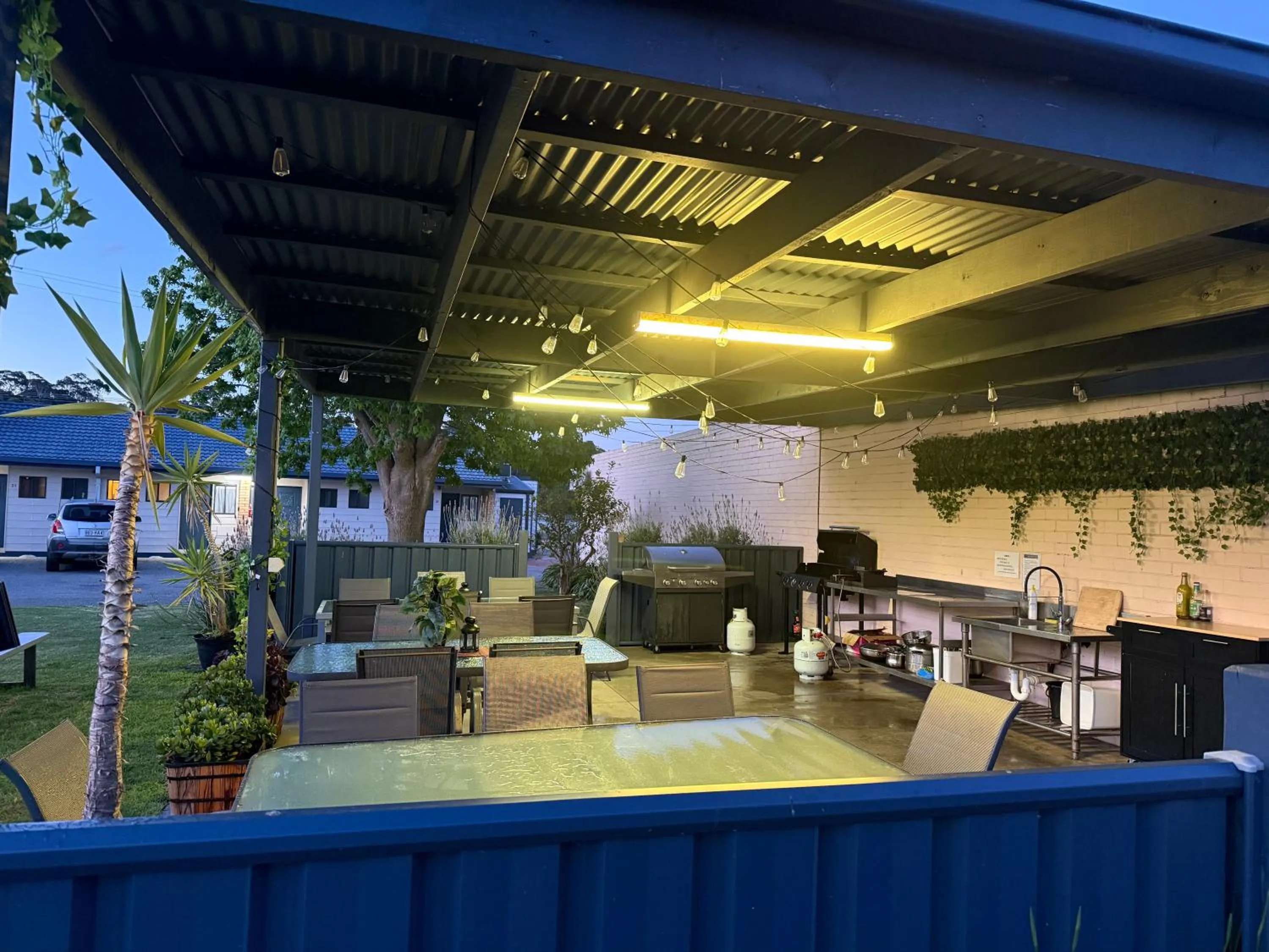 Dining area in Lakeside Motel Waterfront