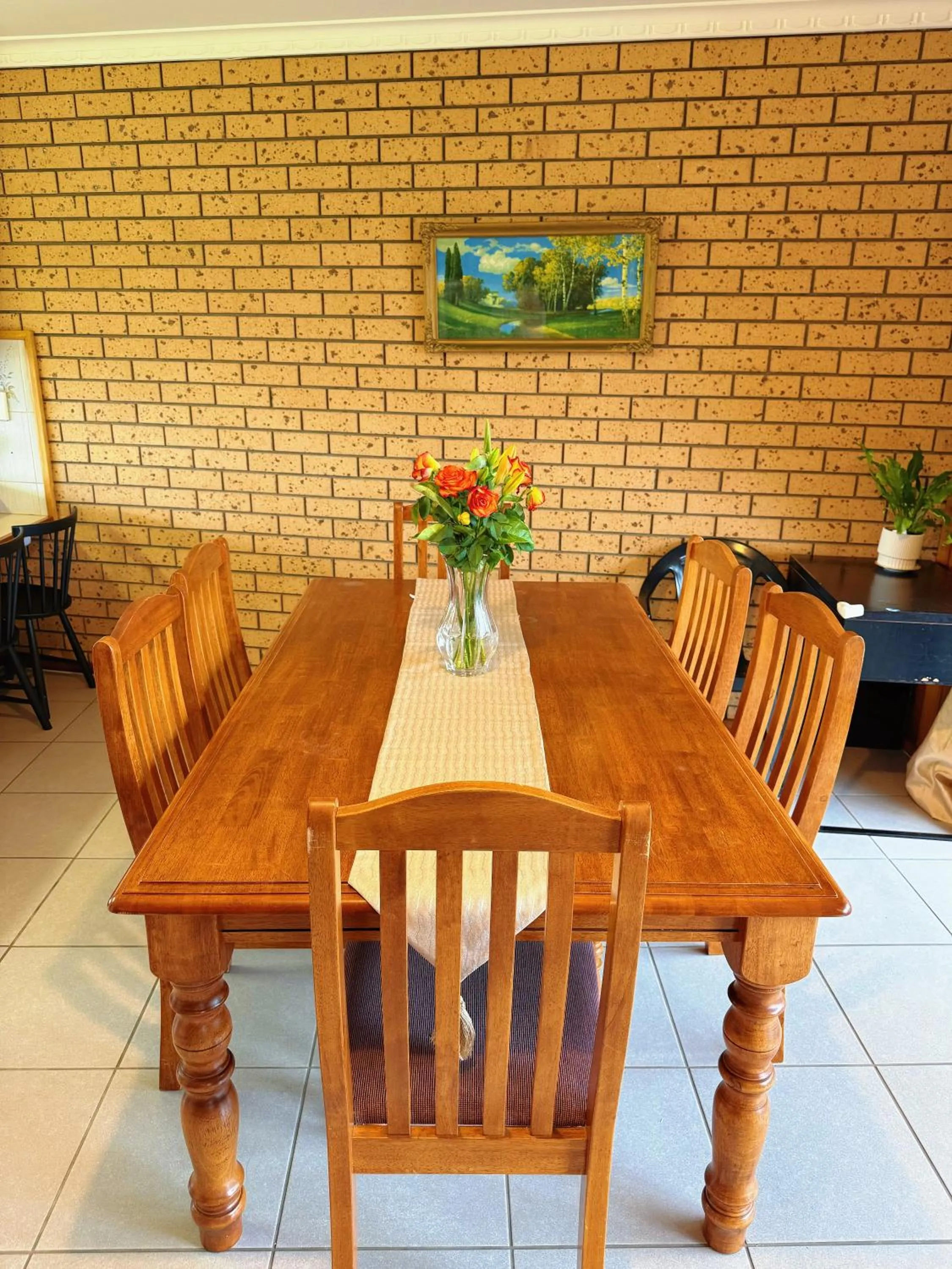 Dining area in Lakeside Motel Waterfront