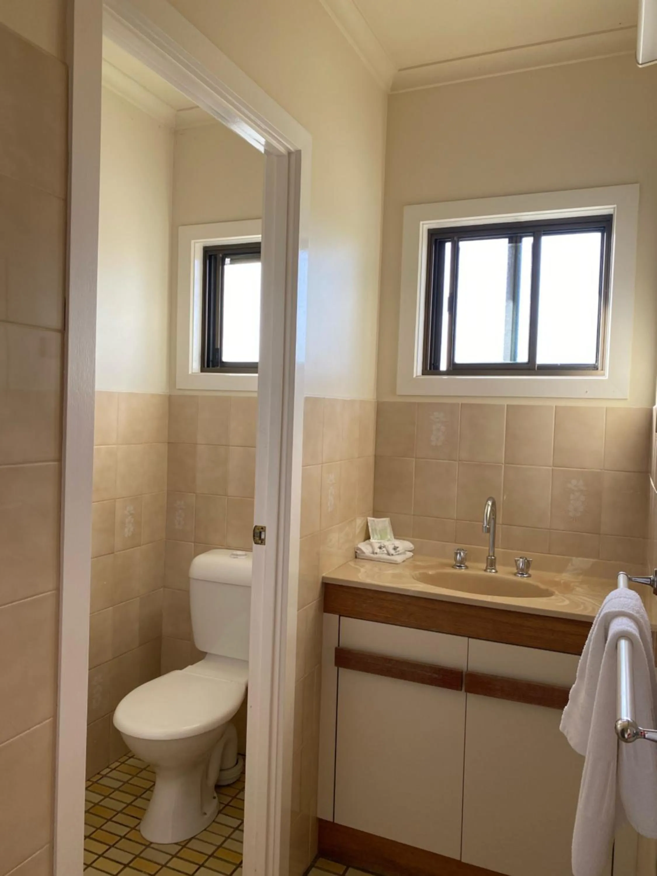 Bathroom in Lakeside Motel Waterfront