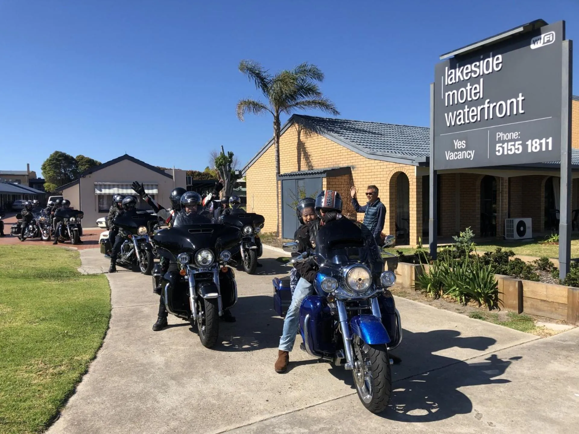 Cycling in Lakeside Motel Waterfront