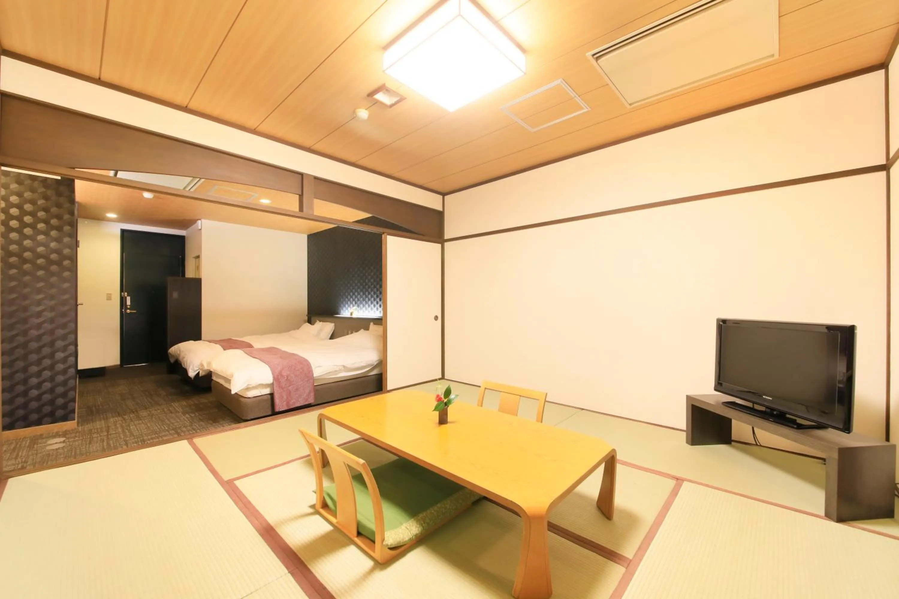 Photo of the whole room, Bed in Hotel Kamogawaso