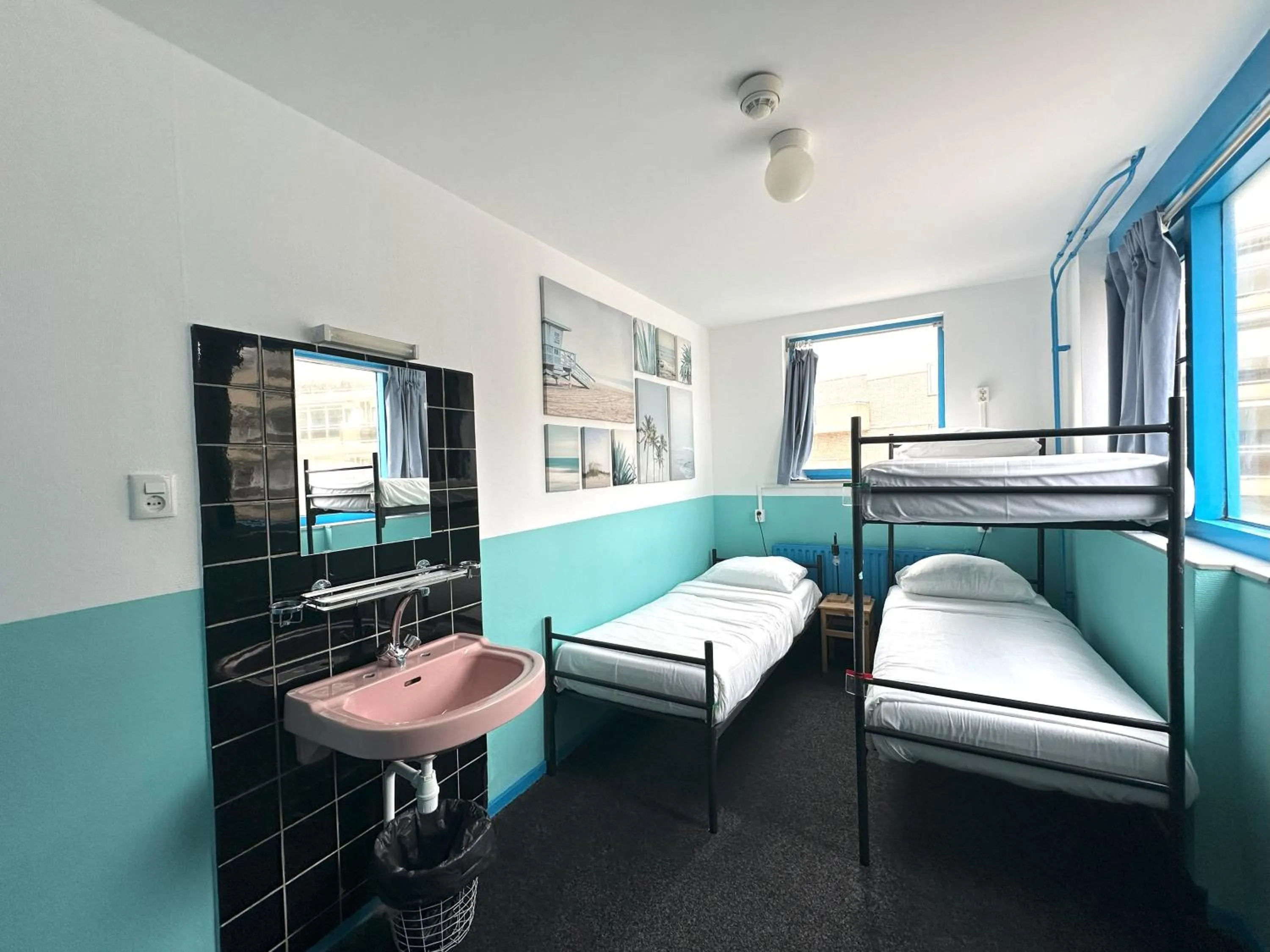 Bed in The Flying Pig Beach Hostel Age 18 to 40