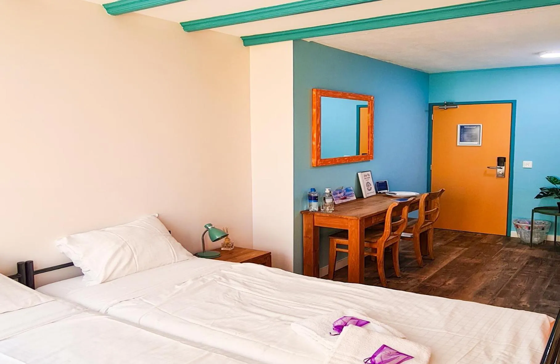 Property building, Bed in The Flying Pig Beach Hostel Age 18 to 40