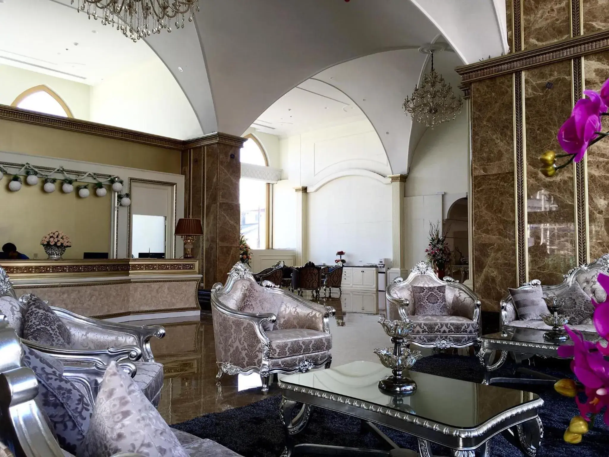 Restaurant/places to eat in LK President Restaurant/places to eat in LK President