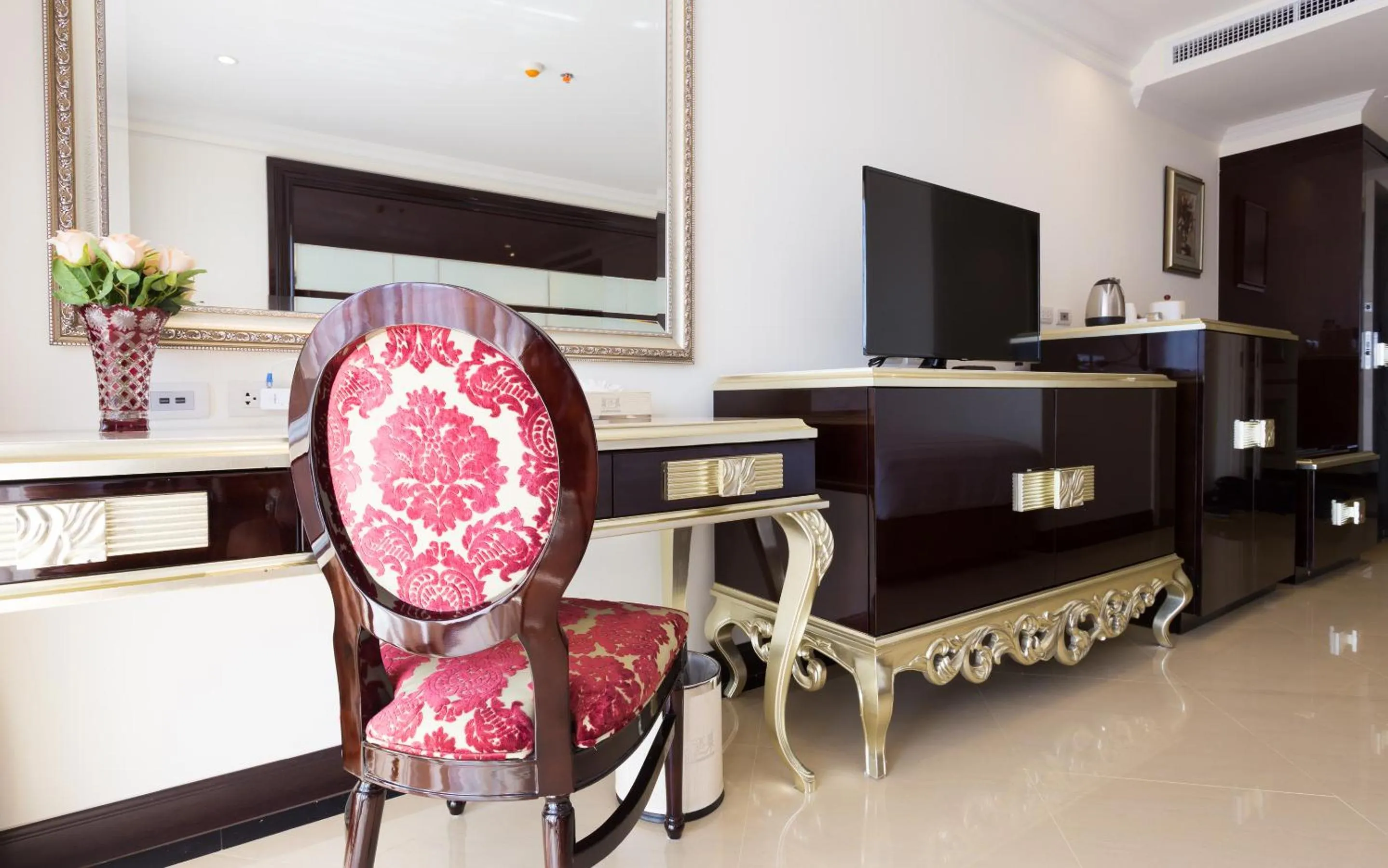 Decorative detail in LK President