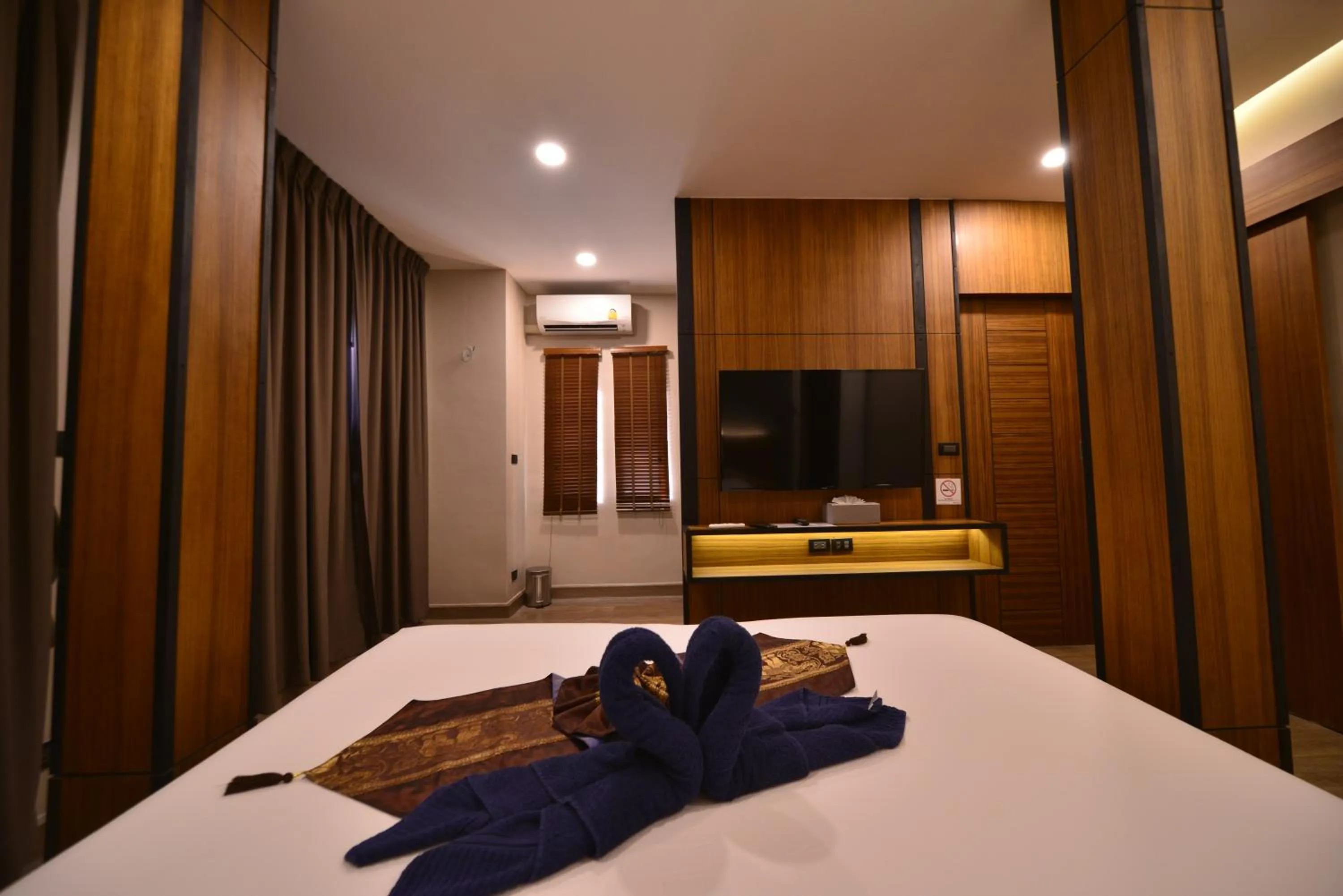 Bedroom, Bed in Sureena Hotel