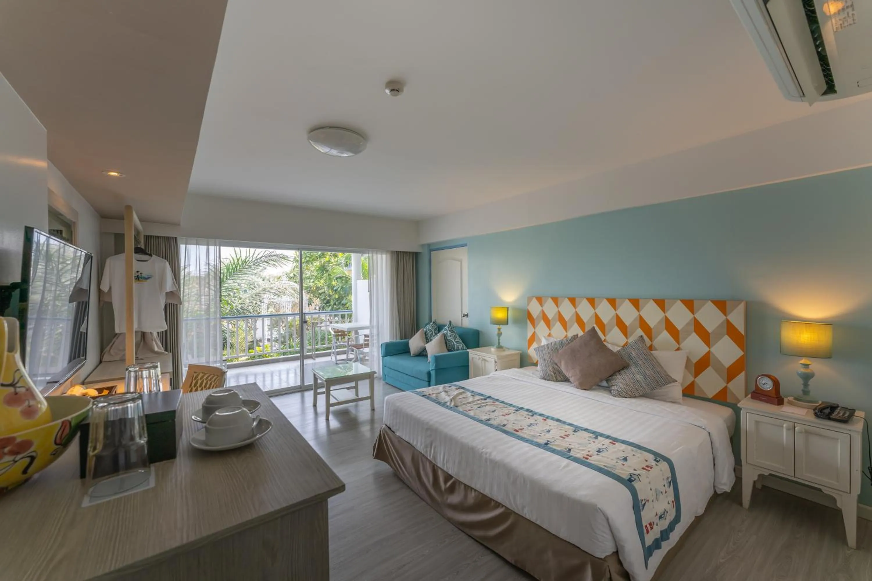 Bed in Somewhere Koh Sichang