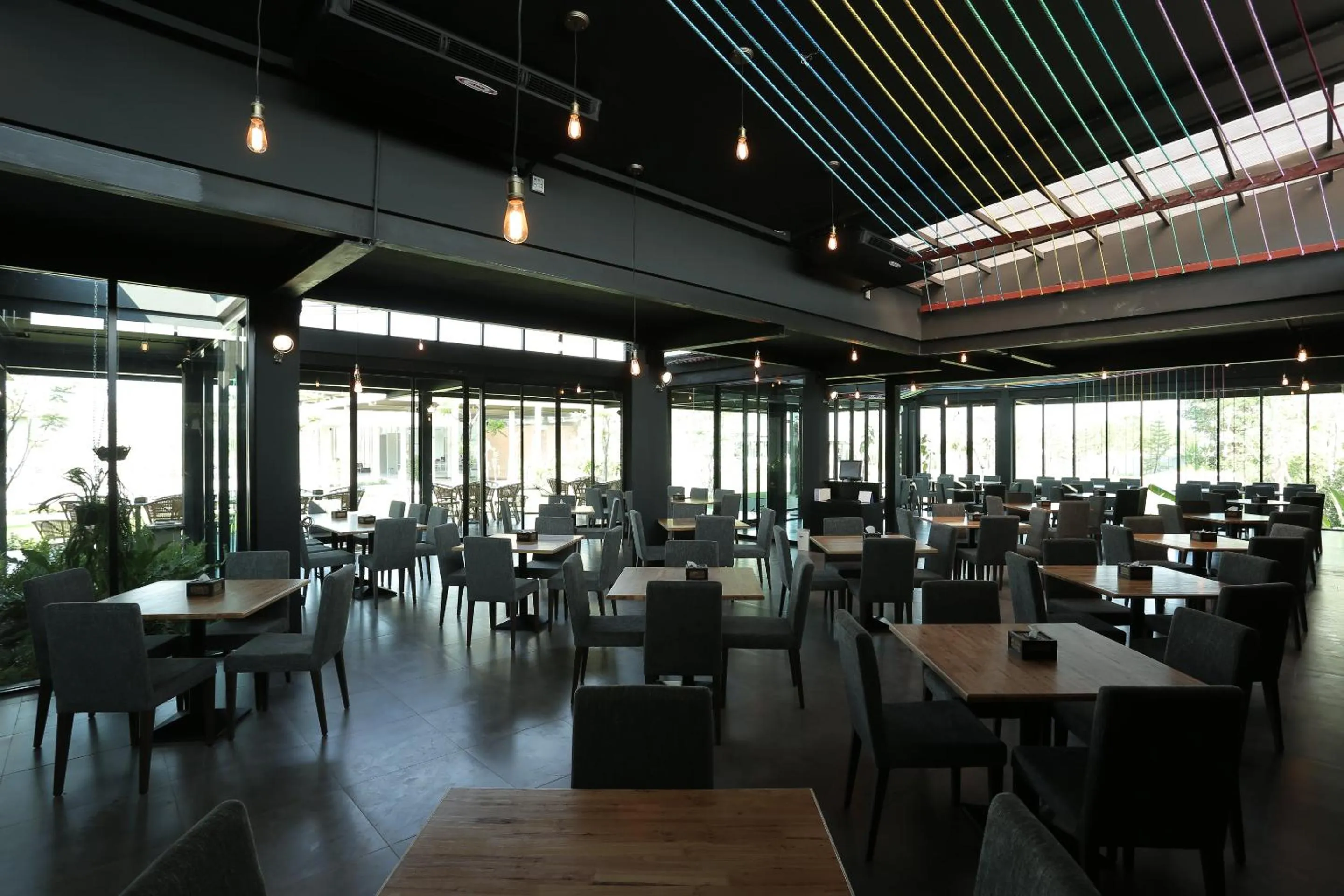 Restaurant/places to eat in Navela Hotel & Convention