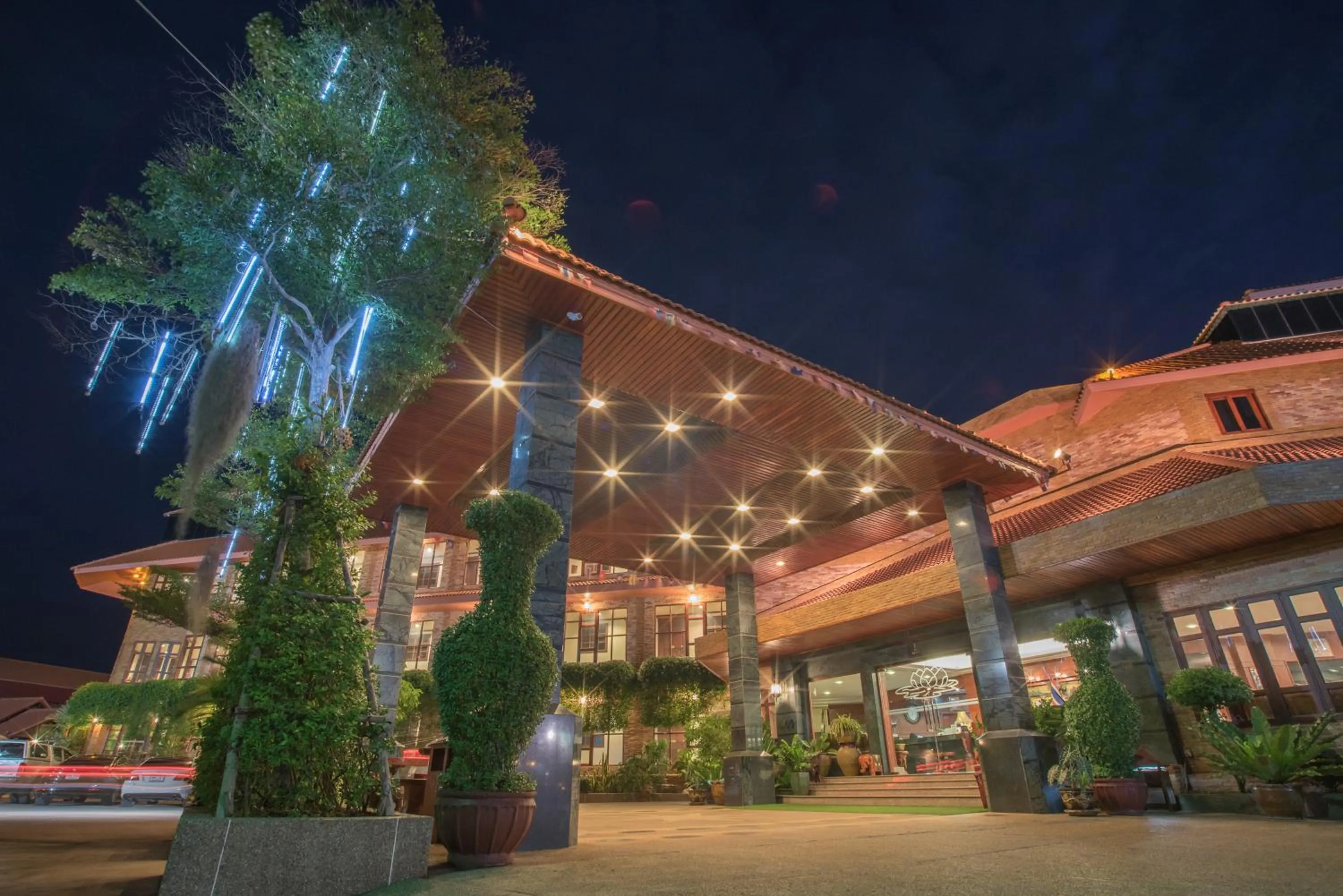 Facade/entrance in Busyarin Hotel