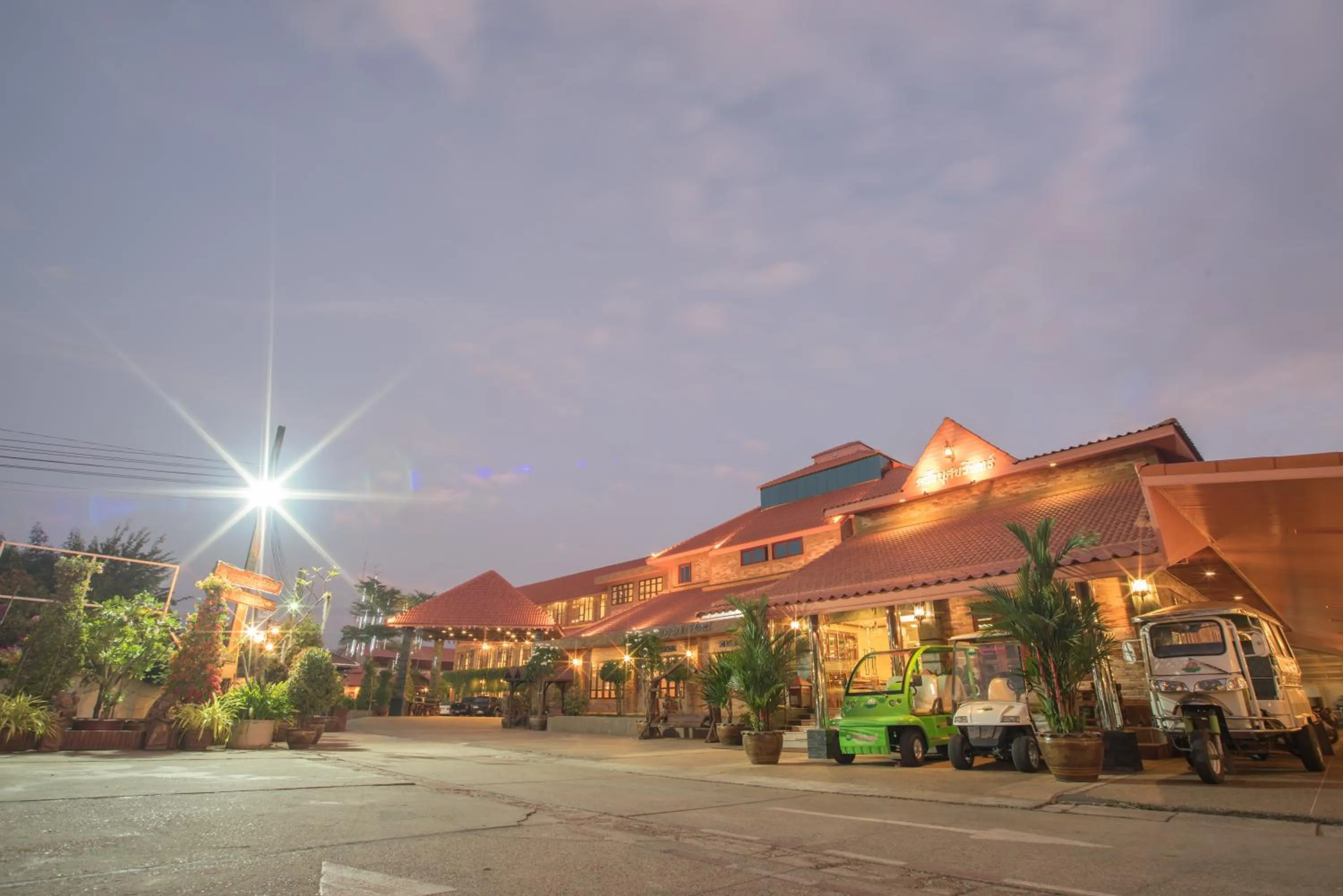 Facade/entrance in Busyarin Hotel
