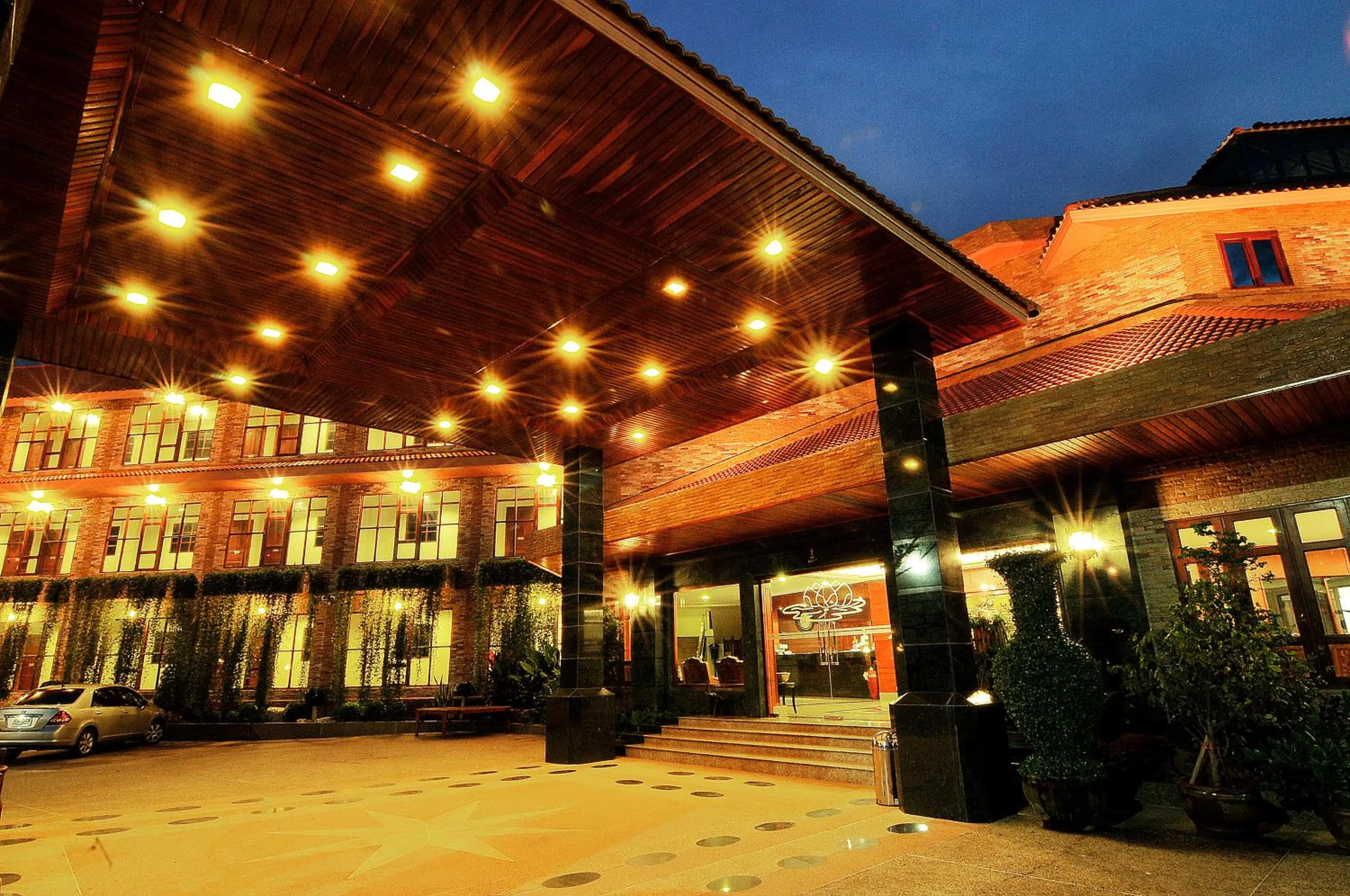 Facade/entrance in Busyarin Hotel