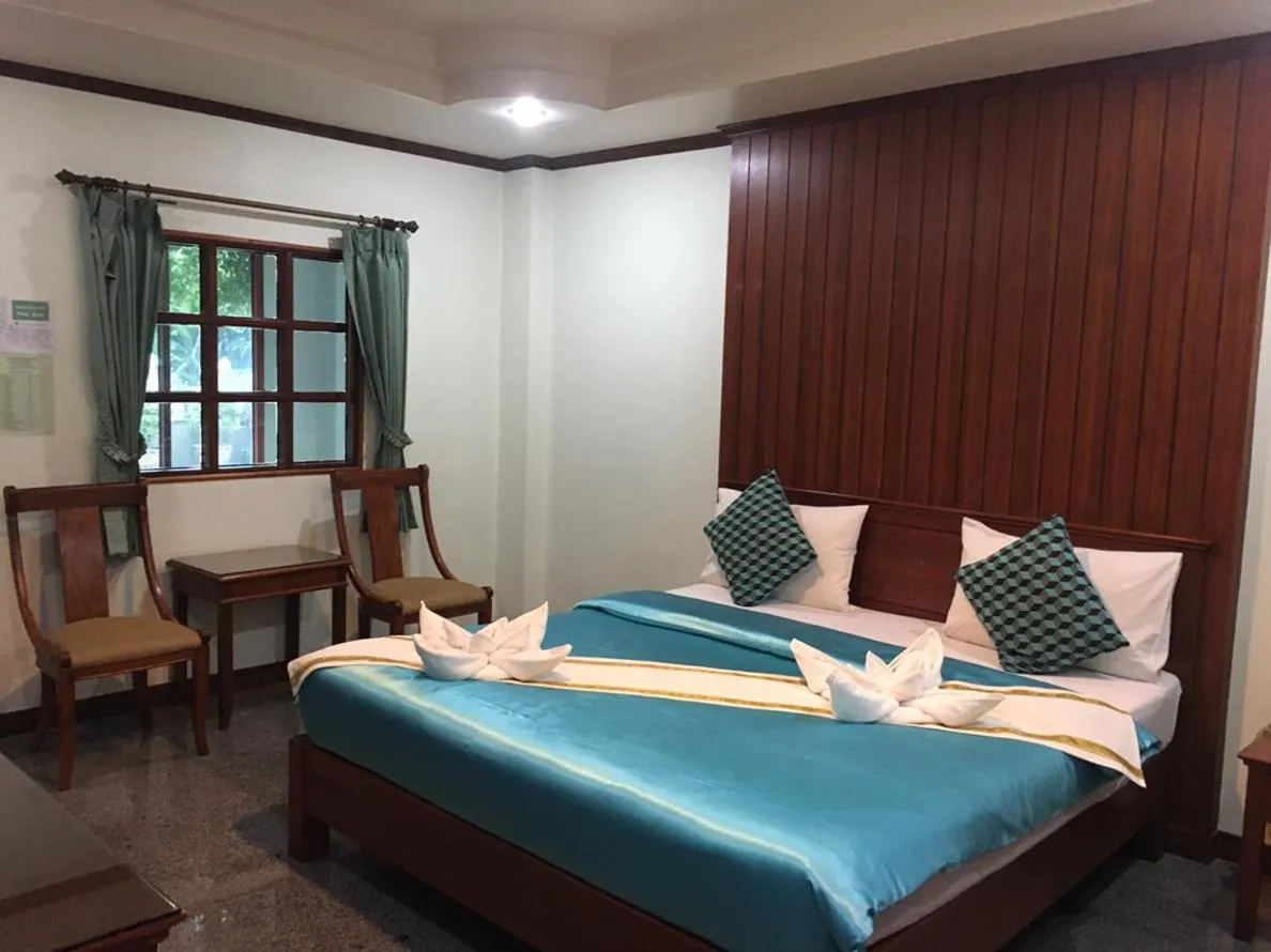 Photo of the whole room, Bed in Busyarin Hotel