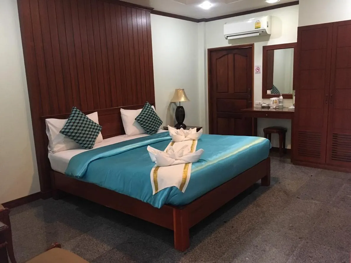 Photo of the whole room, Bed in Busyarin Hotel