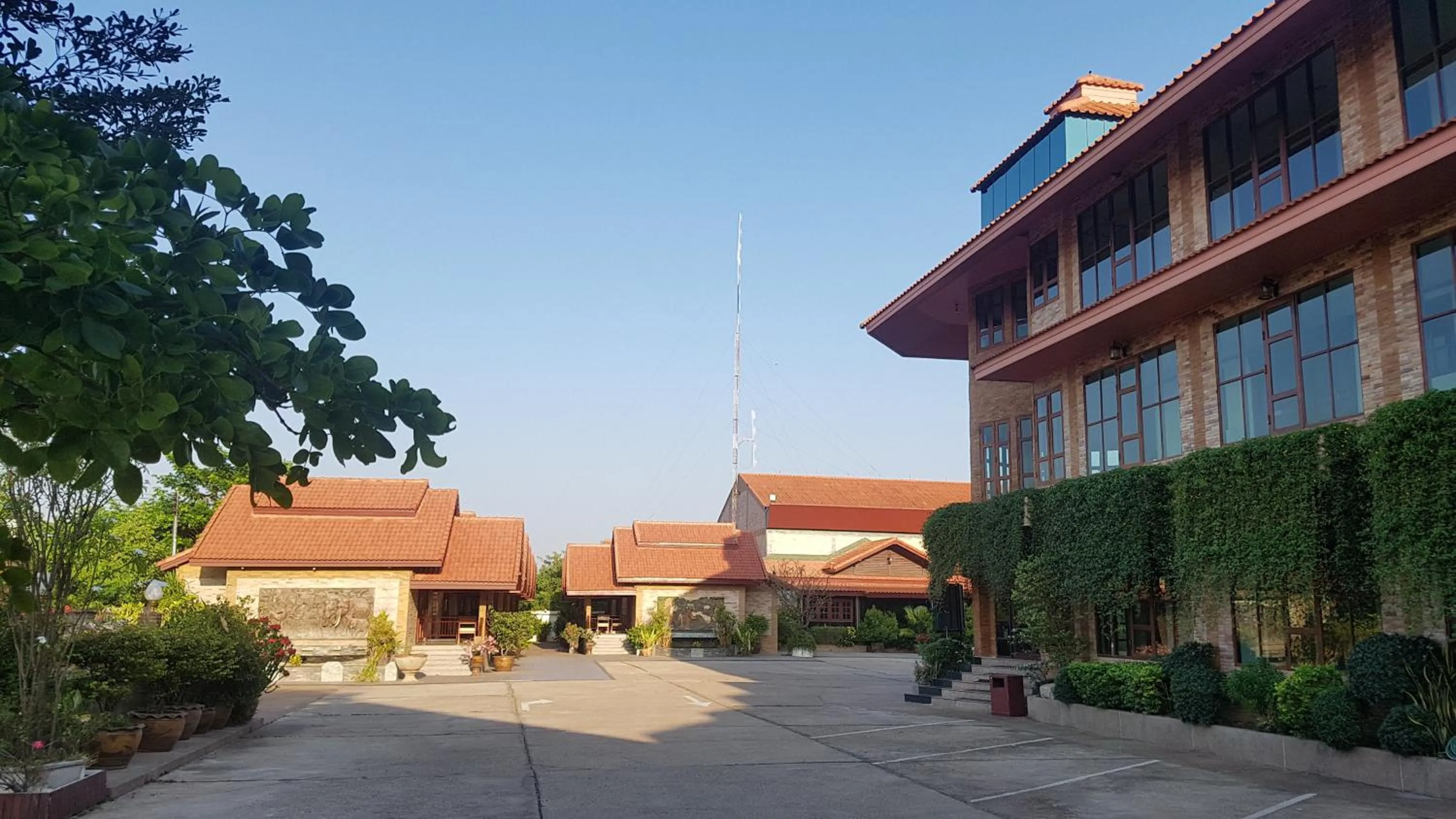 Property building in Busyarin Hotel