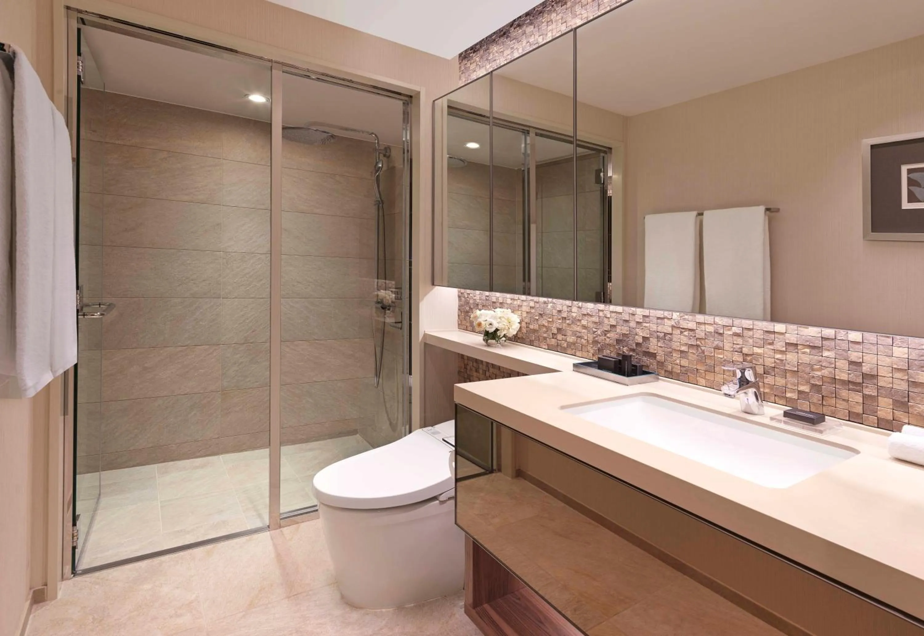 Shower in Oakwood Premier Tokyo