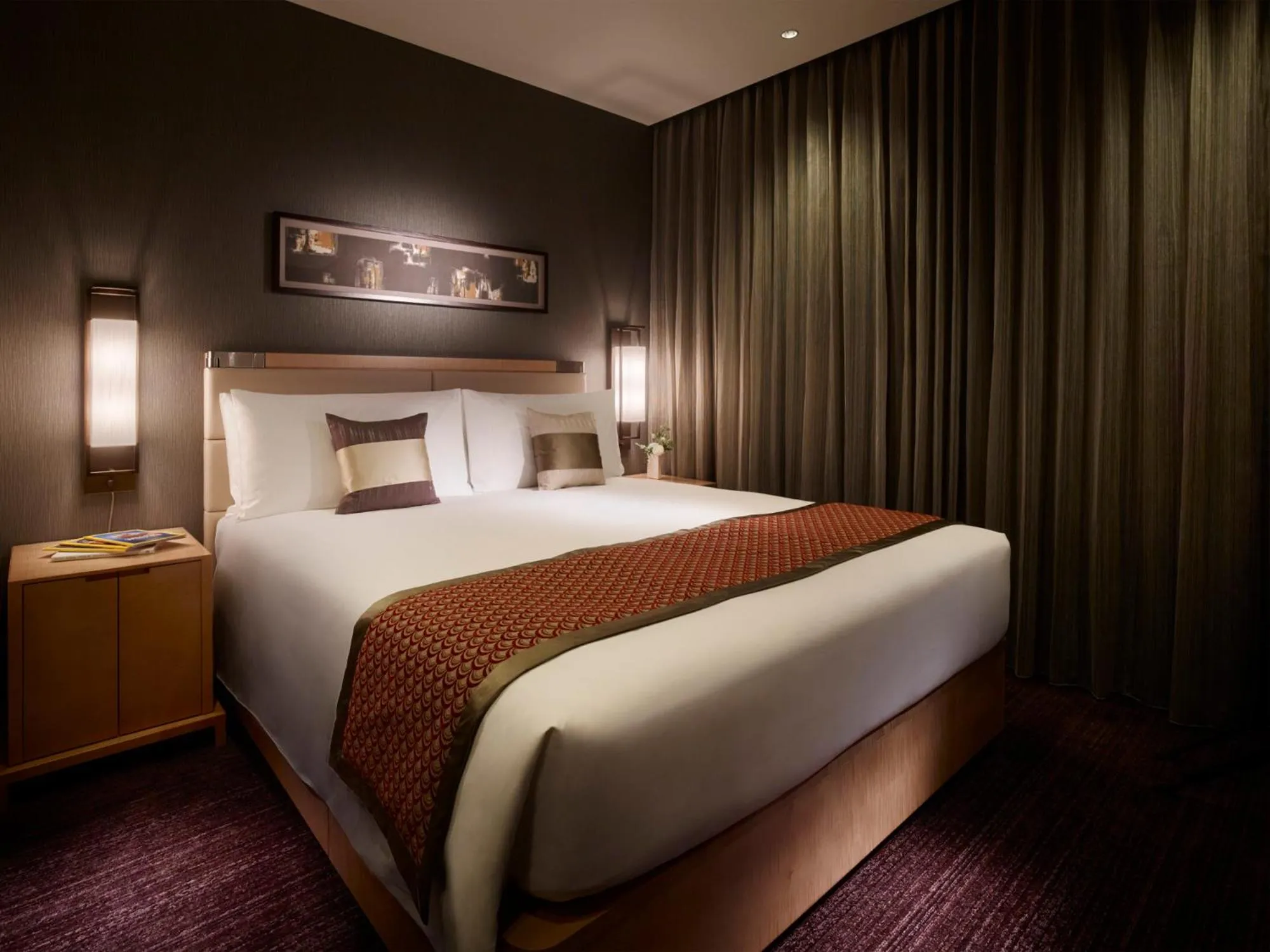 Bedroom, Bed in Oakwood Premier Tokyo