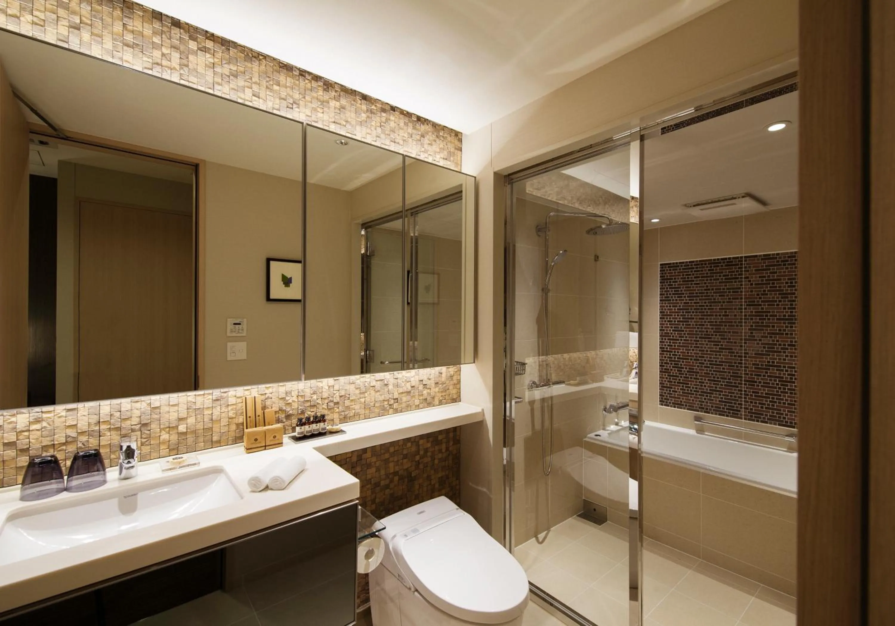 Toilet in Oakwood Premier Tokyo