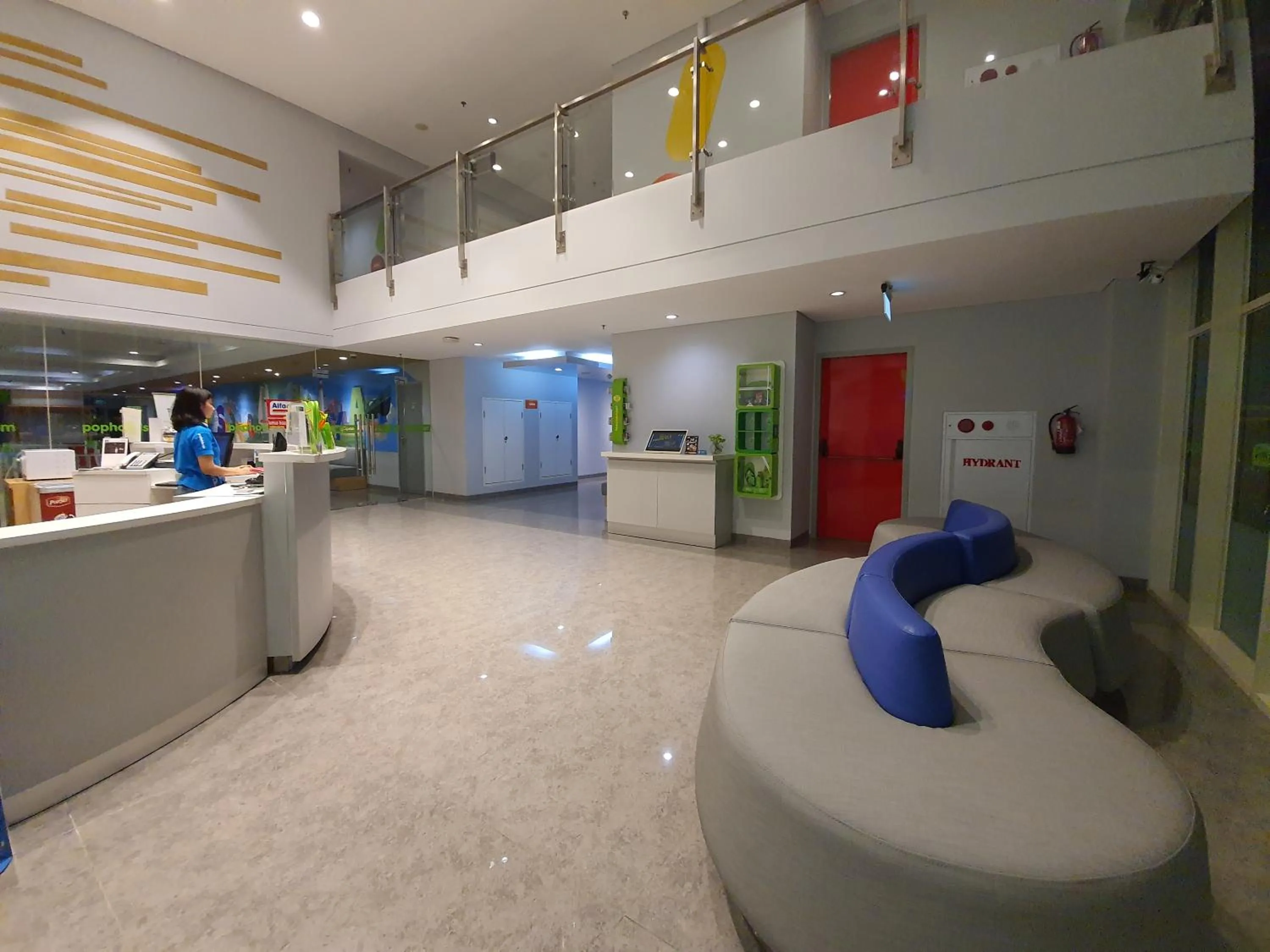 Lobby or reception in POP! Hotel Diponegoro