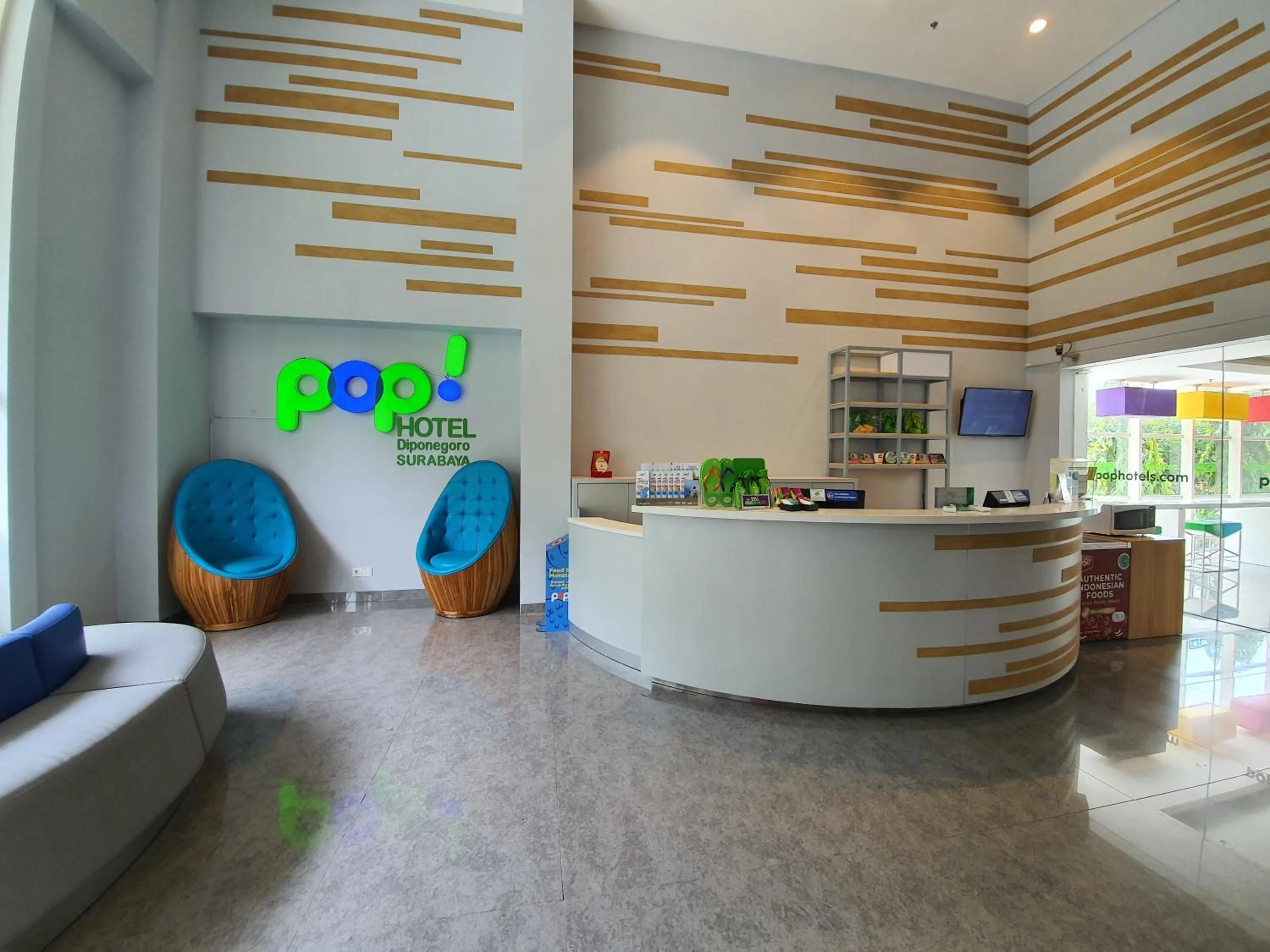Lobby or reception in POP! Hotel Diponegoro