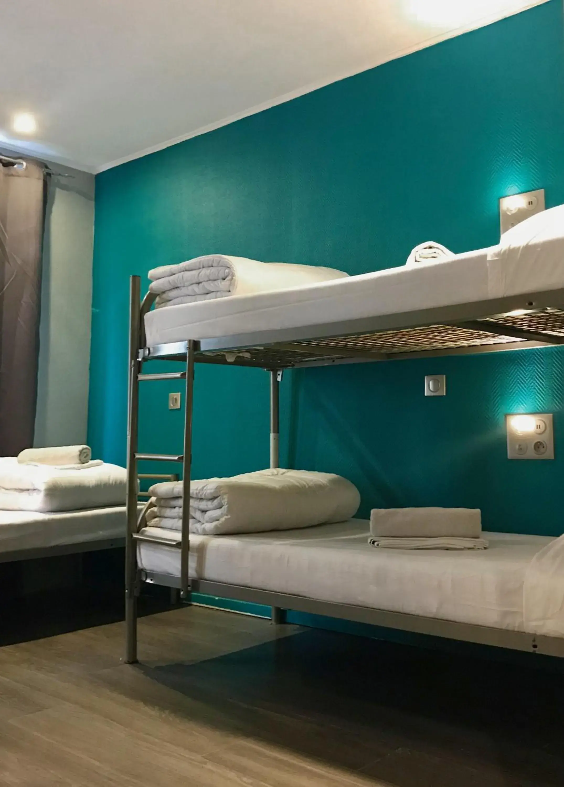 Bed in Female Dormitory Room in Plug inn Montmartre by Hiphophostels Bed in Female Dormitory Room in Plug inn Montmartre by Hiphophostels