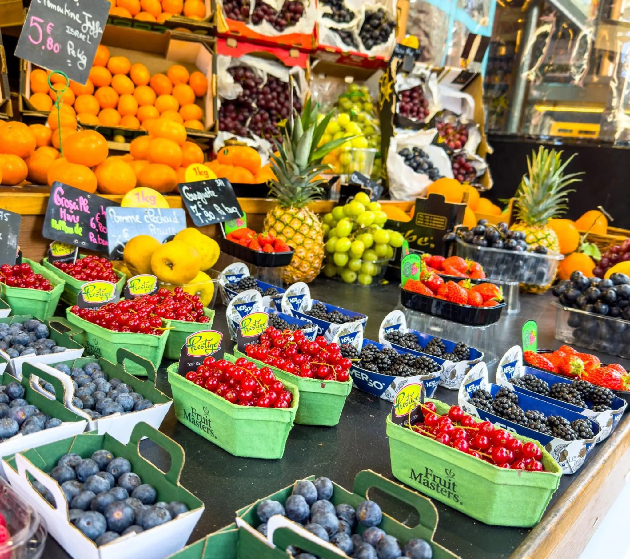 Food and drinks in Plug inn Montmartre by Hiphophostels
