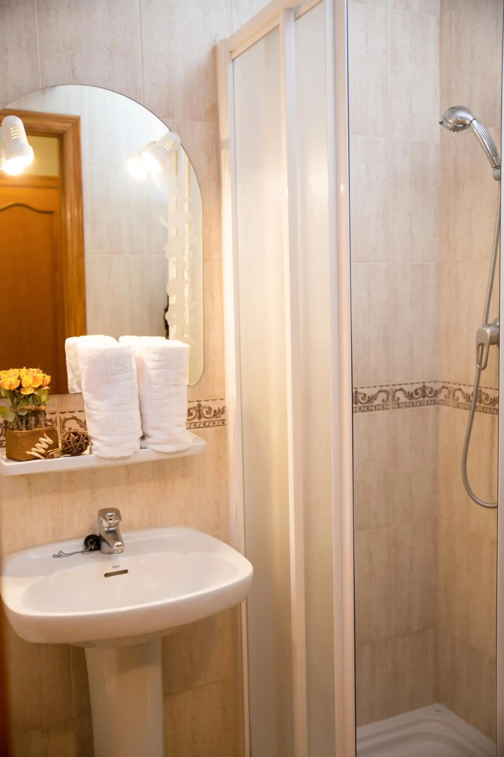 Shower in Hotel Noguera El Albir