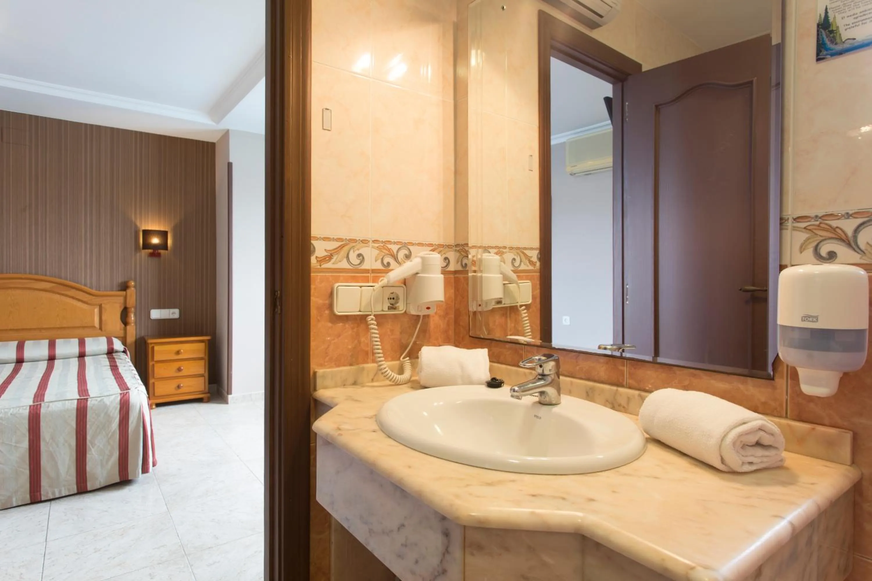 Photo of the whole room, Bed in Hotel Noguera El Albir