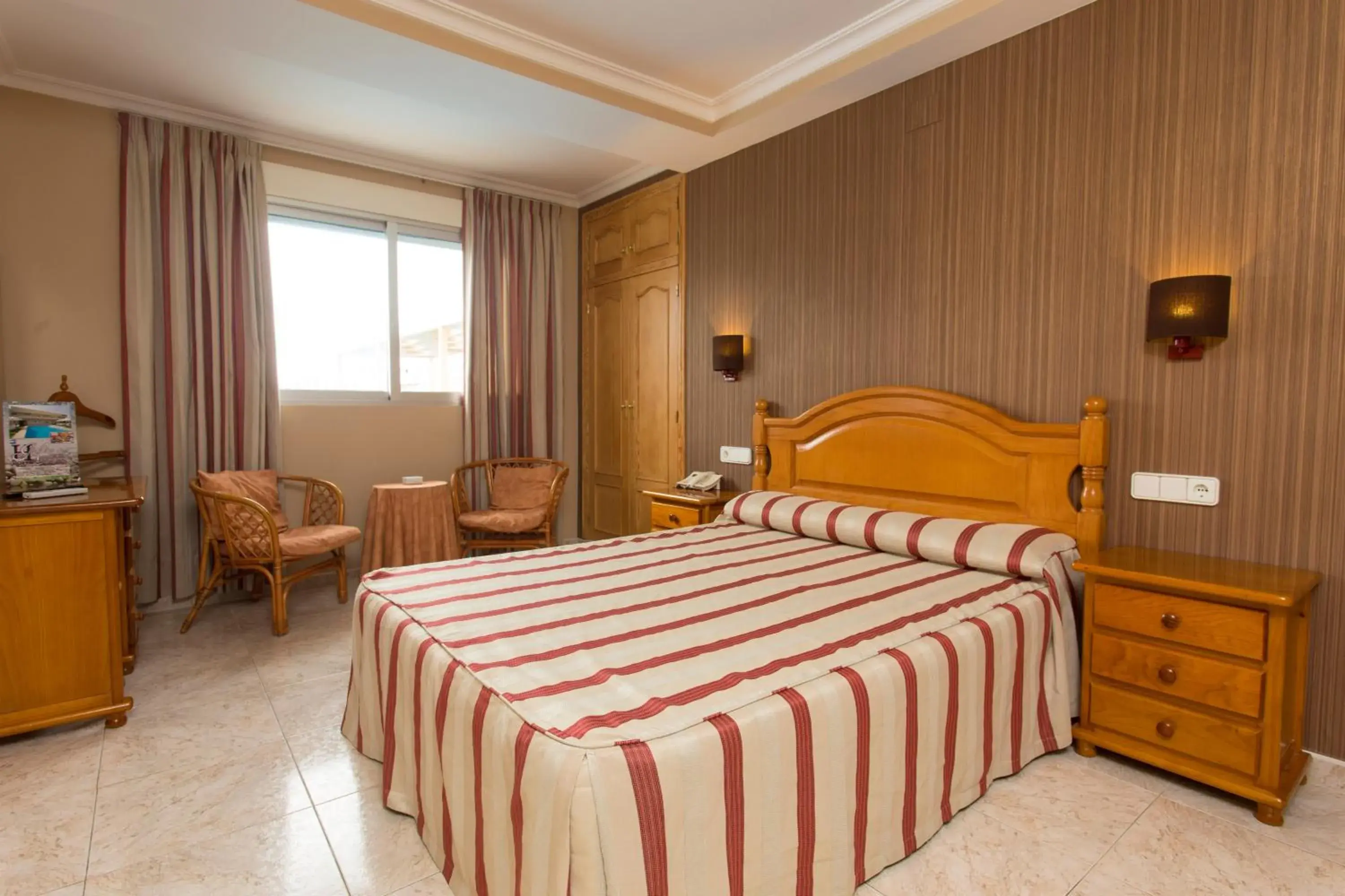 Double or Twin Room with Patio View in Hotel Noguera El Albir Double or Twin Room with Patio View in Hotel Noguera El Albir
